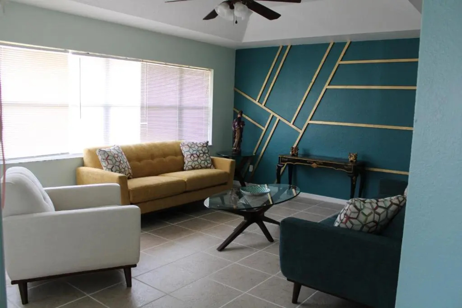 Spacious and private pool house, 15 min to beach