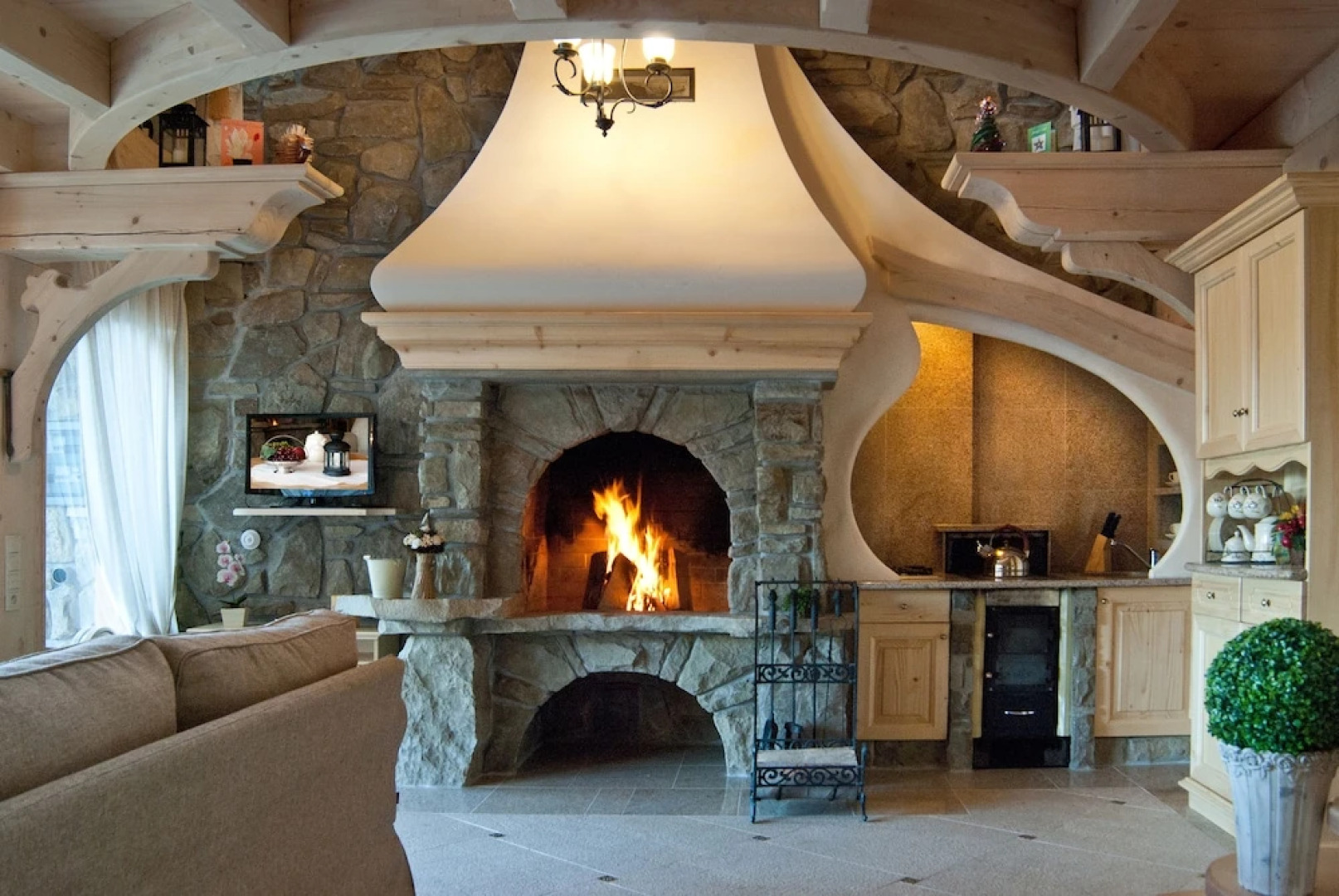 KRUPÓWKA MOUNTAIN RESORT - Widokowy hotel z basenami i wellness