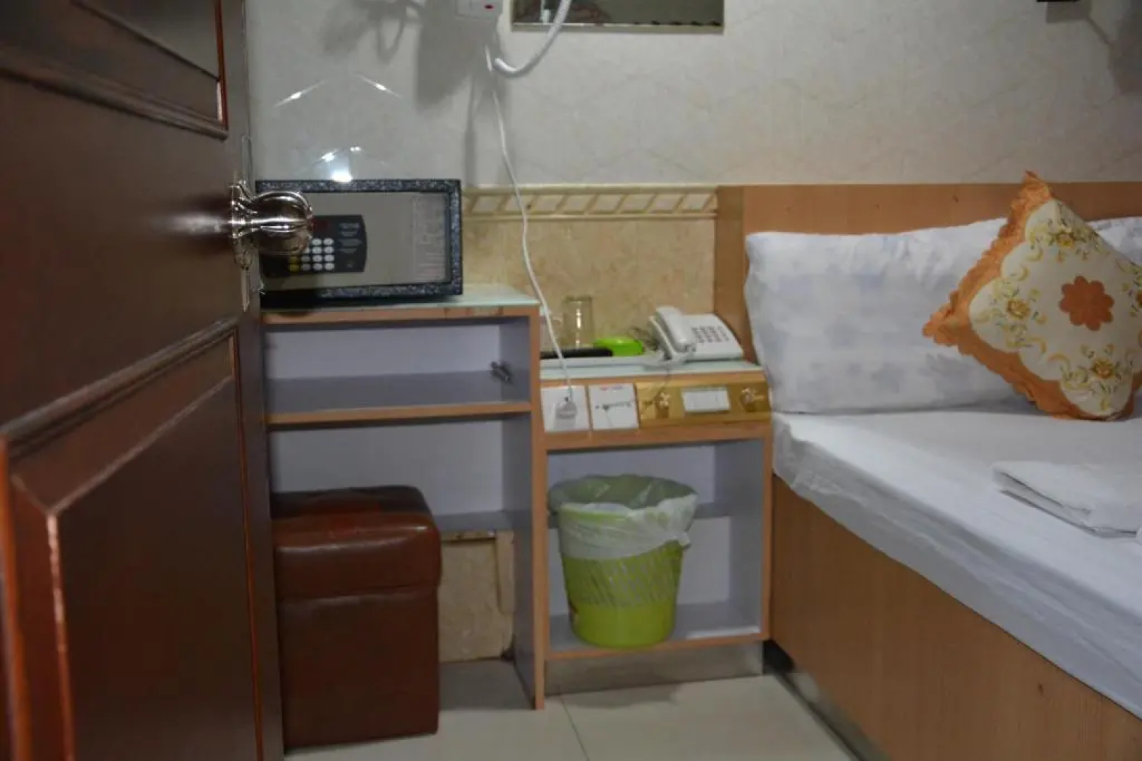 Everest Hostel