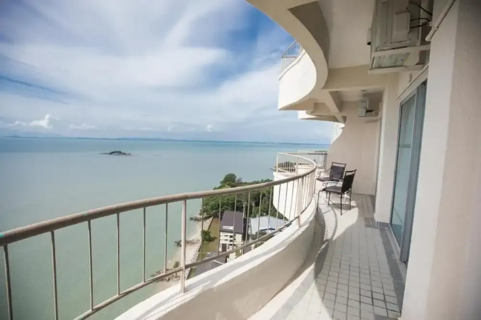 Rainbow Paradise Beach Resort by LWE