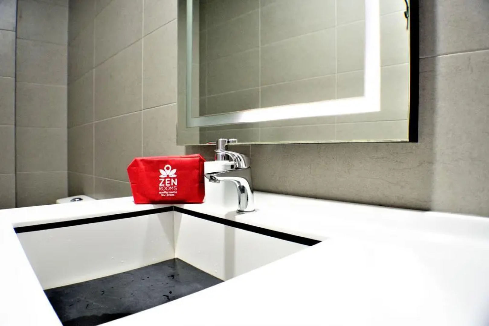 ZEN Rooms Eden Parade