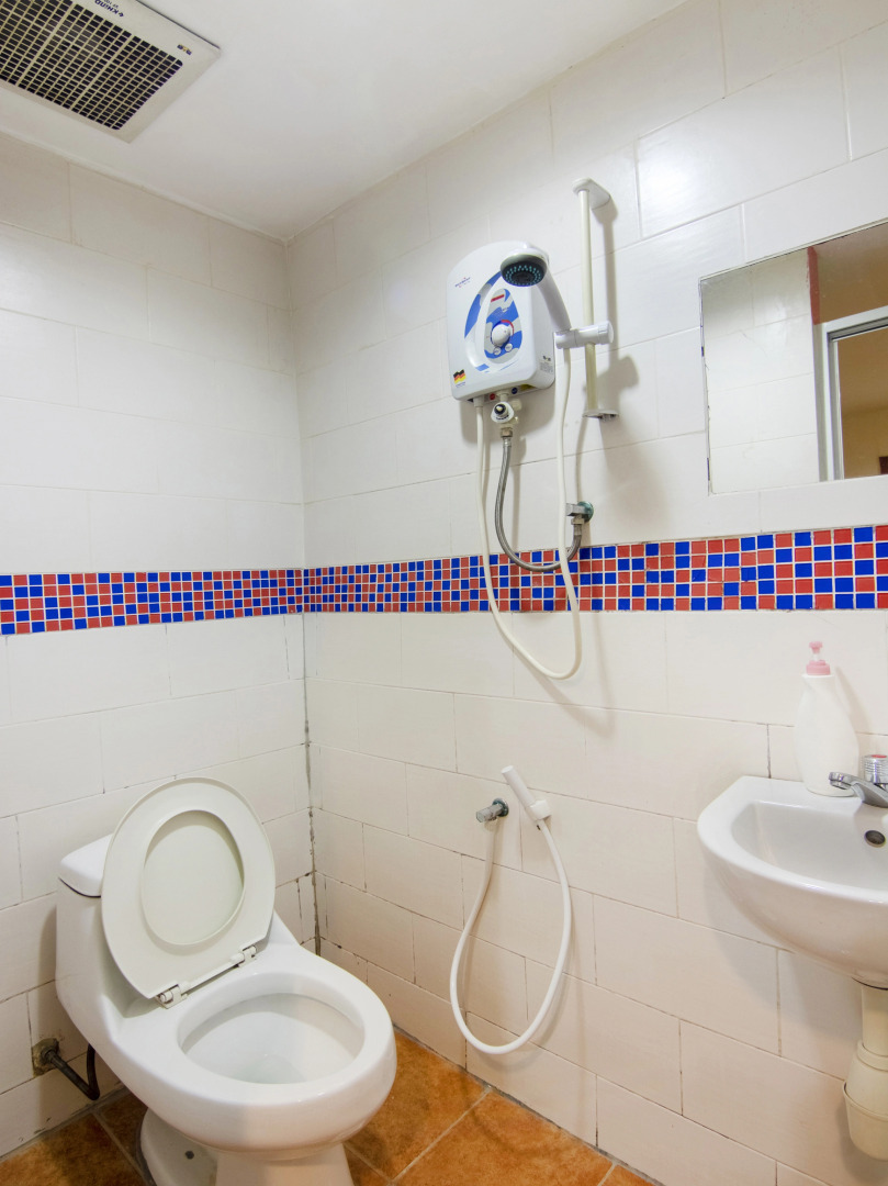 OYO 89891 1st Inn Hotel Subang (SJ15)