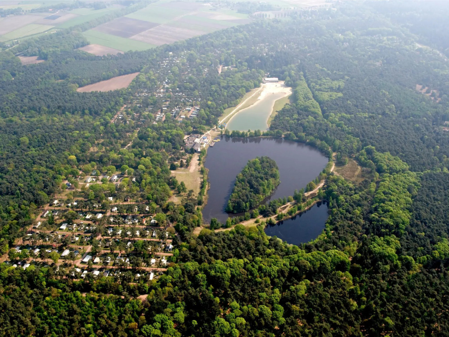 Modern Lodge With Dishwasher, Near Helmond