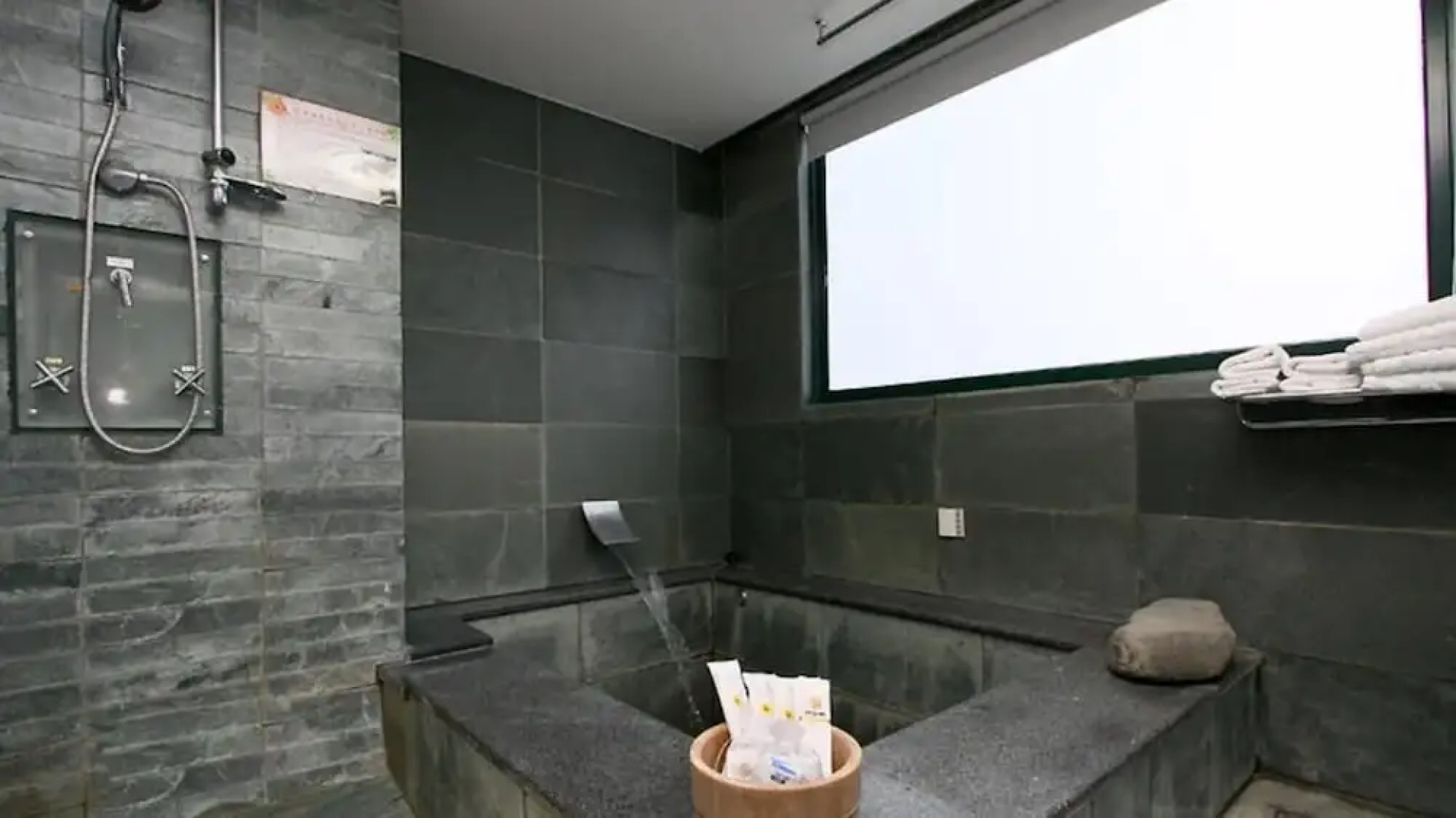 Chuan Shiang Hot Spring Hostel