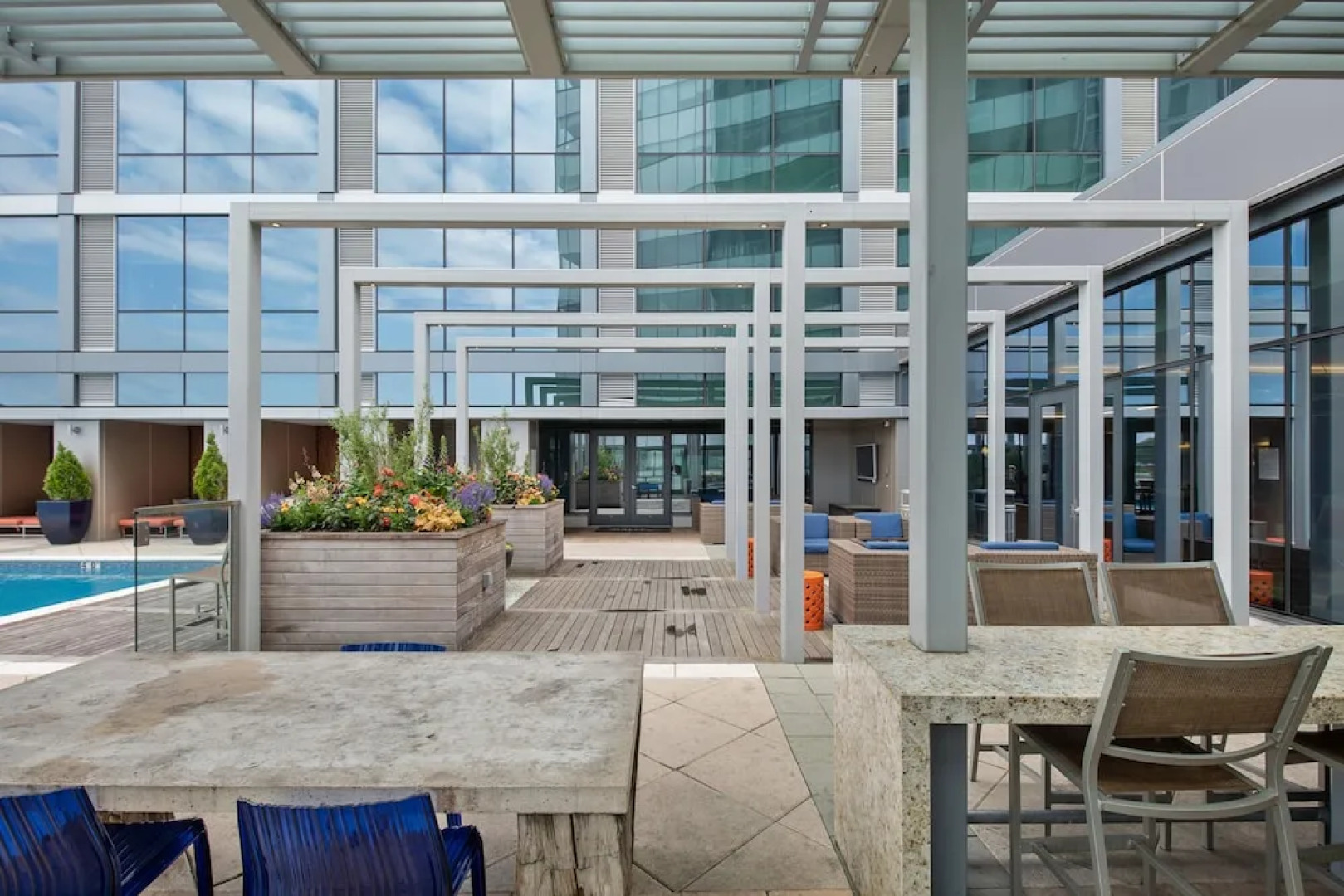 The Luxe Suites at University City