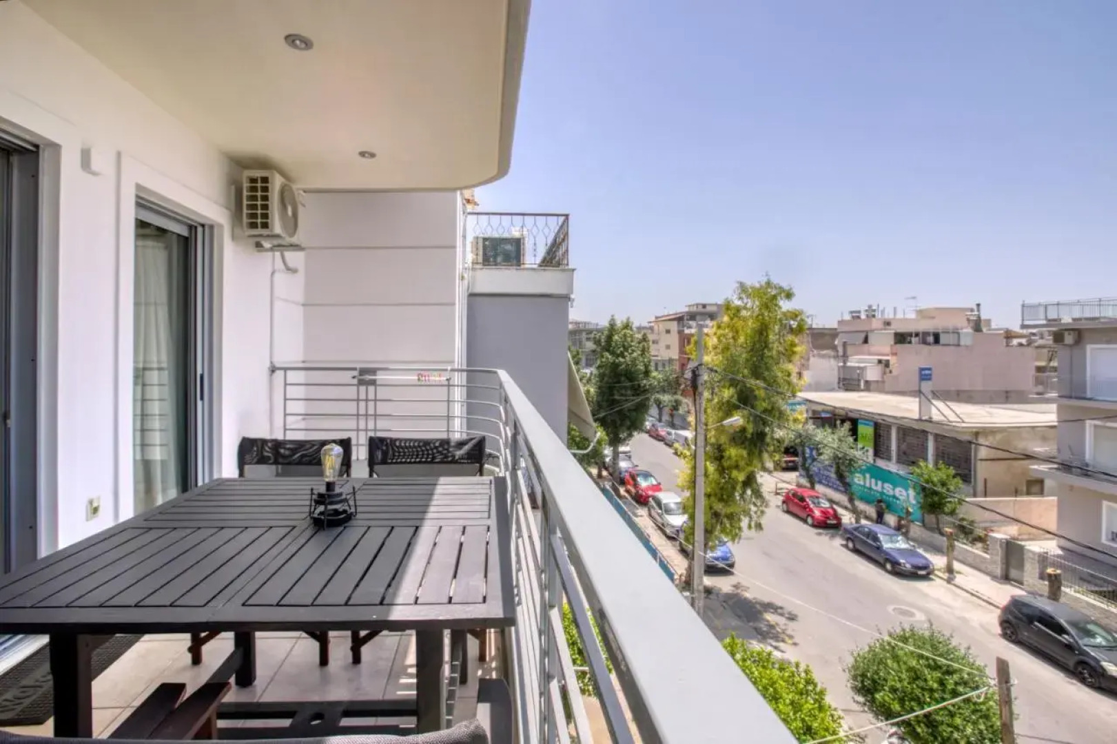 Sunny & cosy 2nd floor apt with a balcony