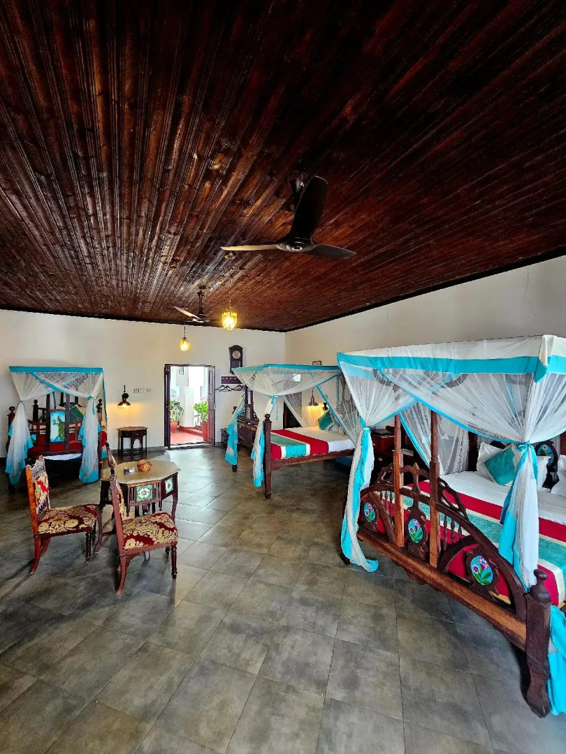 Dhow Palace Hotel