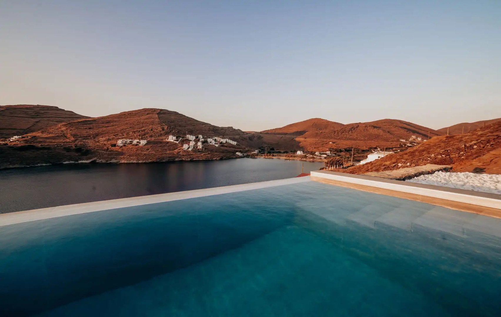 Ble Kythnos Suites