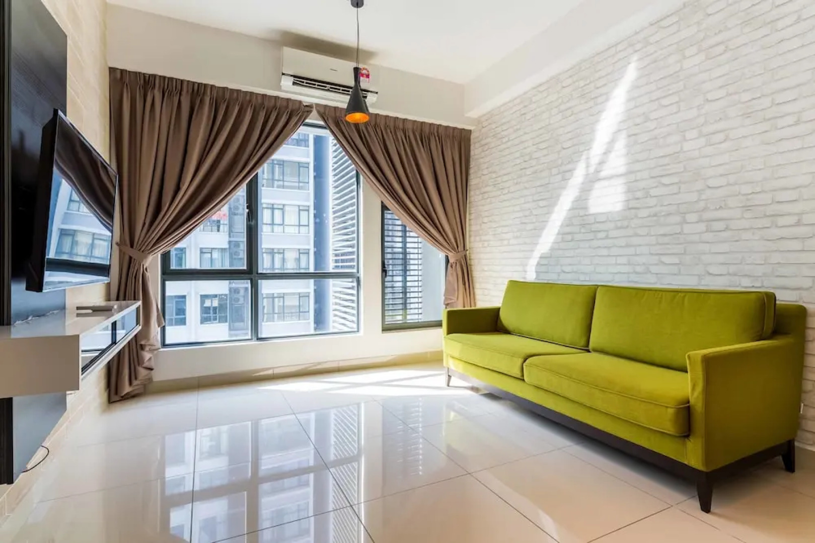 HomestayKite @ Utropolis