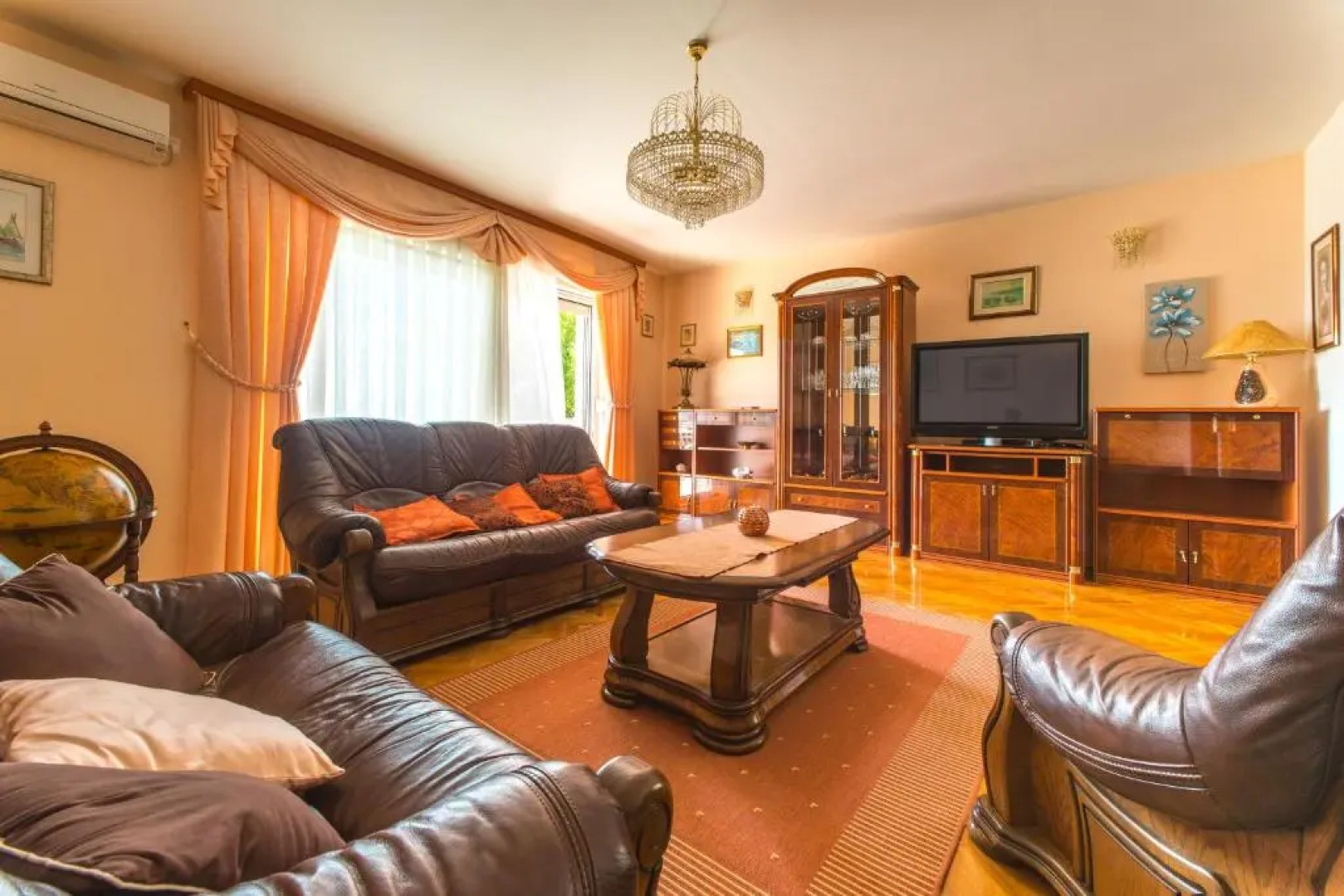 Villa Klara with 72 sqm pool and view on Split and islands