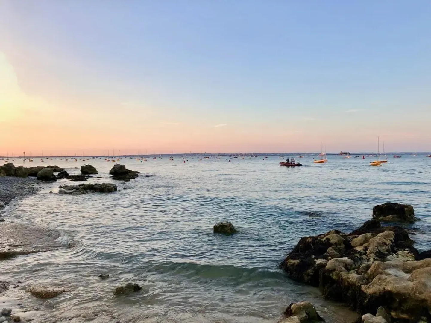 Seashells Dog Friendly Seaview Beach Chalet Sleeps 4 Beach Opposite