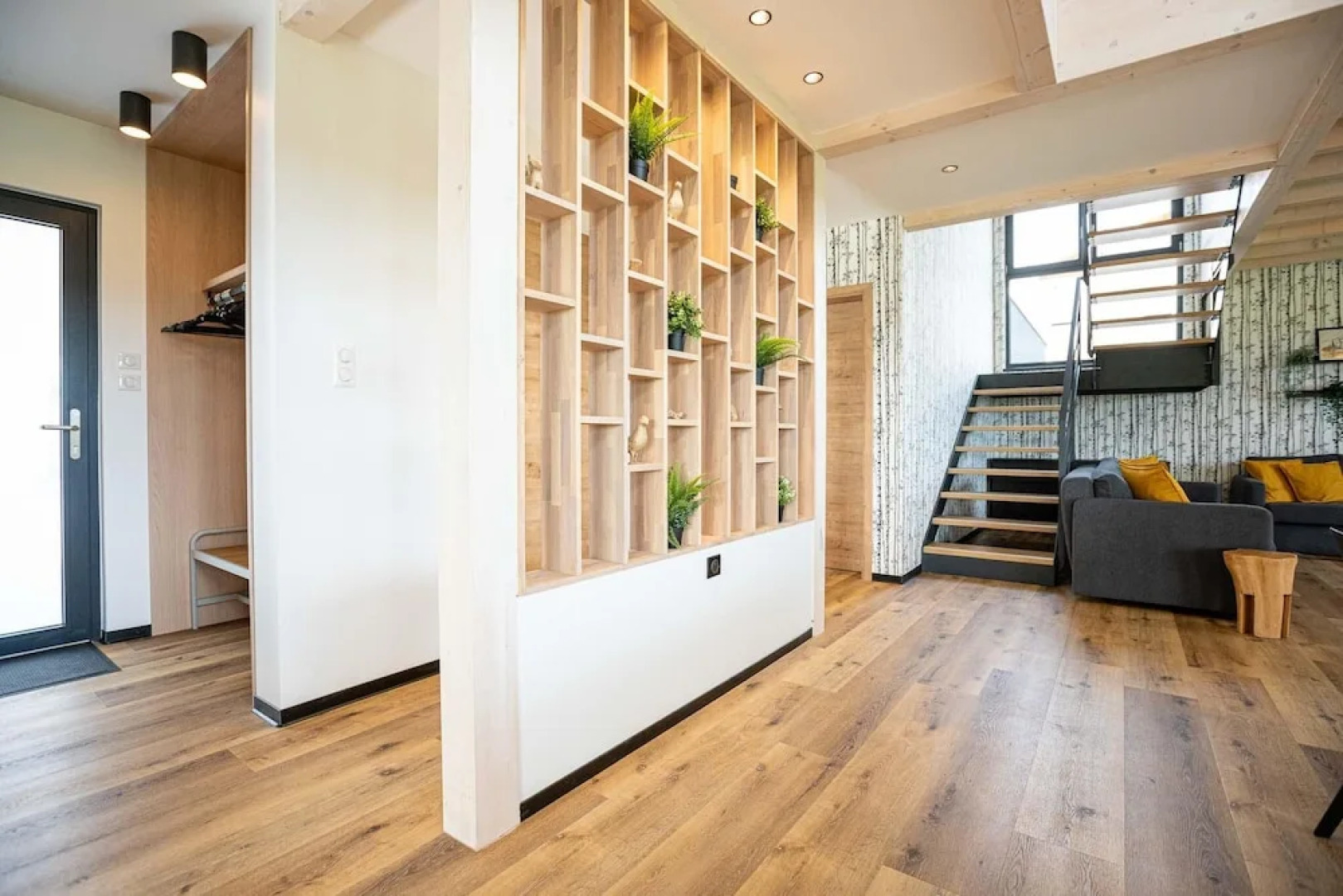 La Maison Devant La Prairie