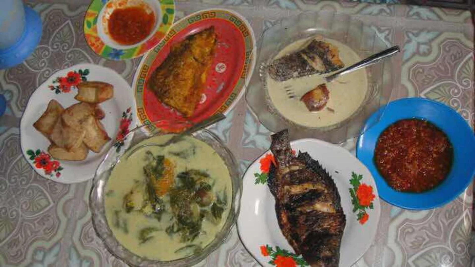 Houseboat Bee Kelotok