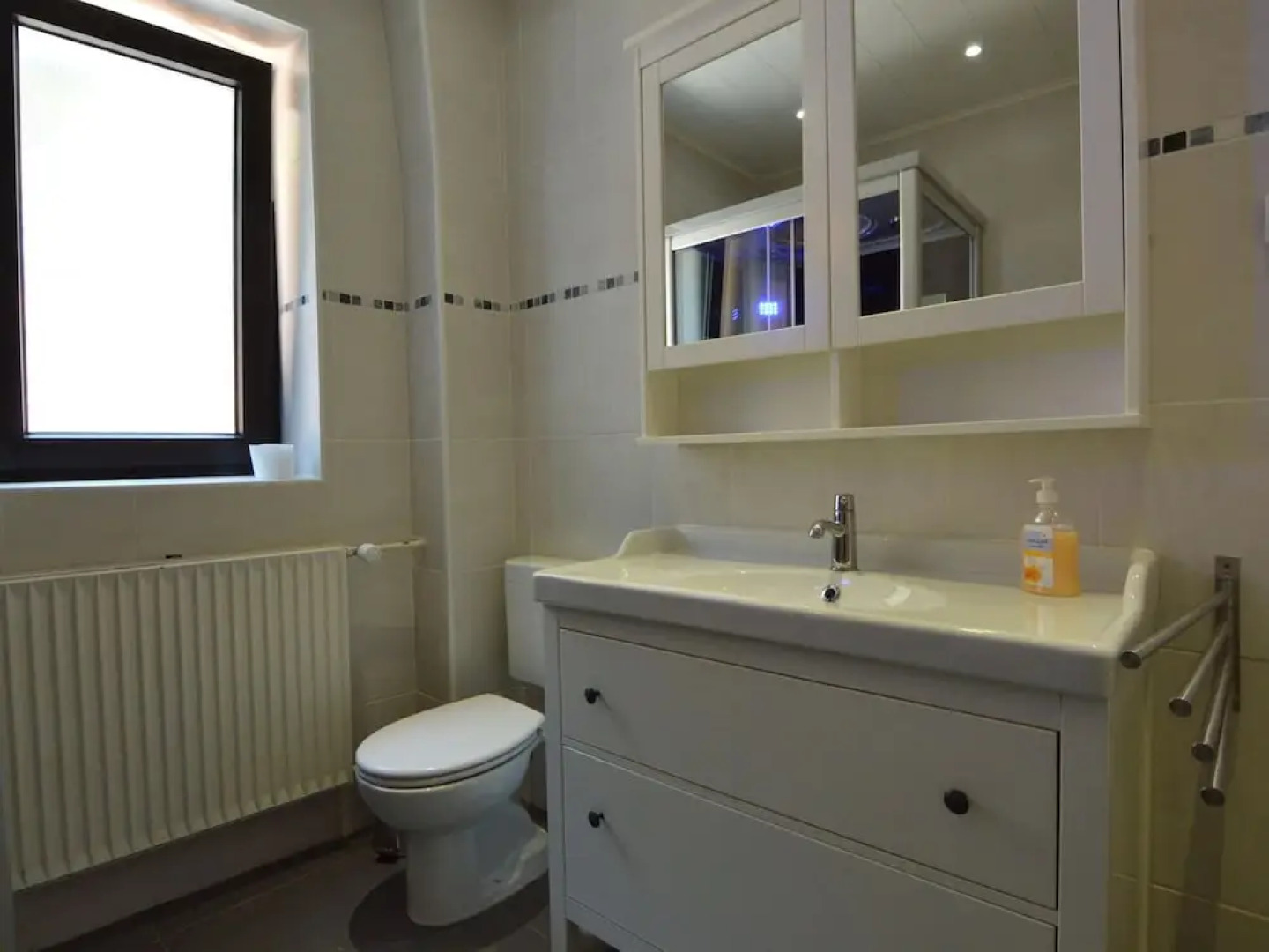 Lovely Modern Apartment, Near the Mosel, Shops and Restaurants