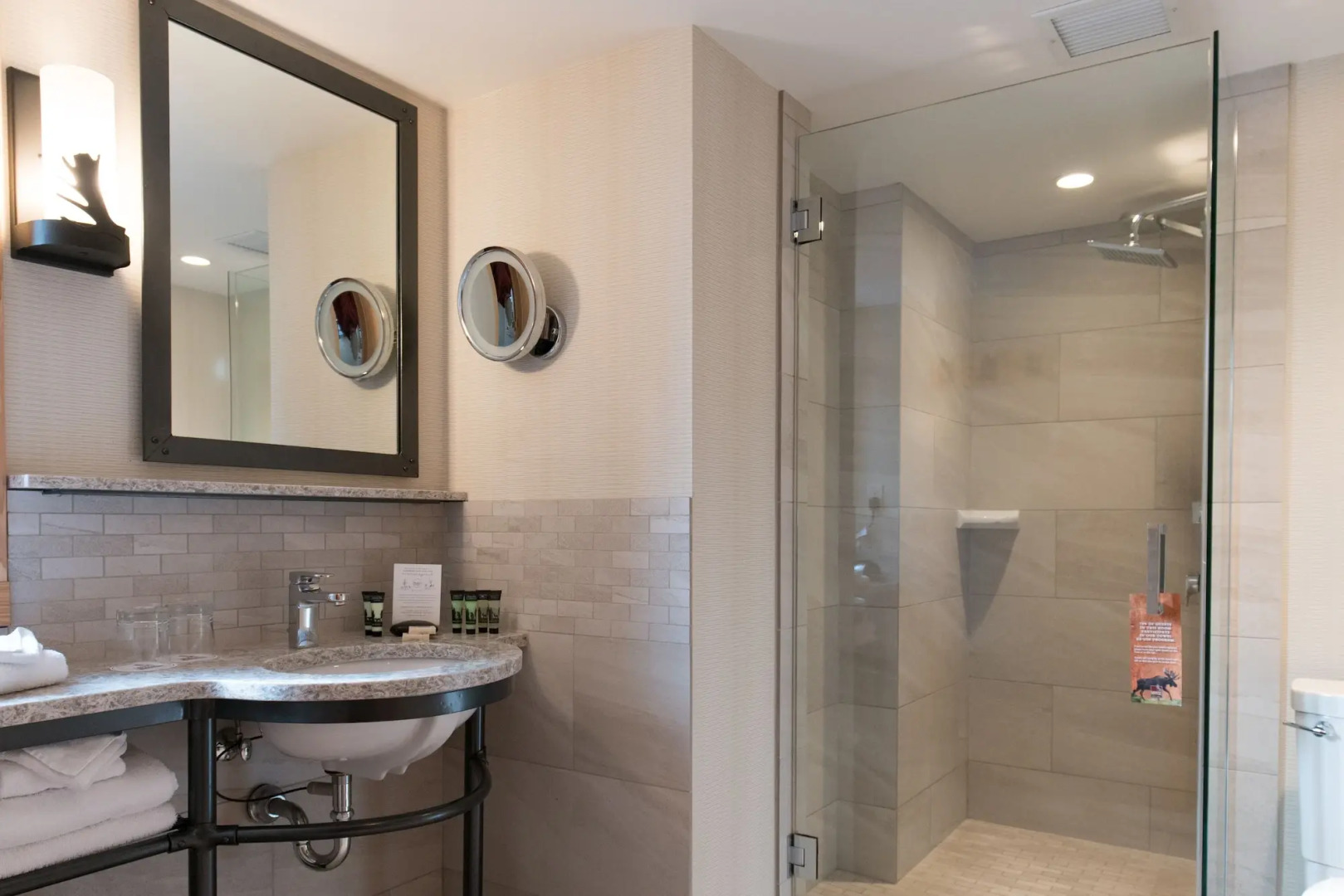 Moose Hotel And Suites