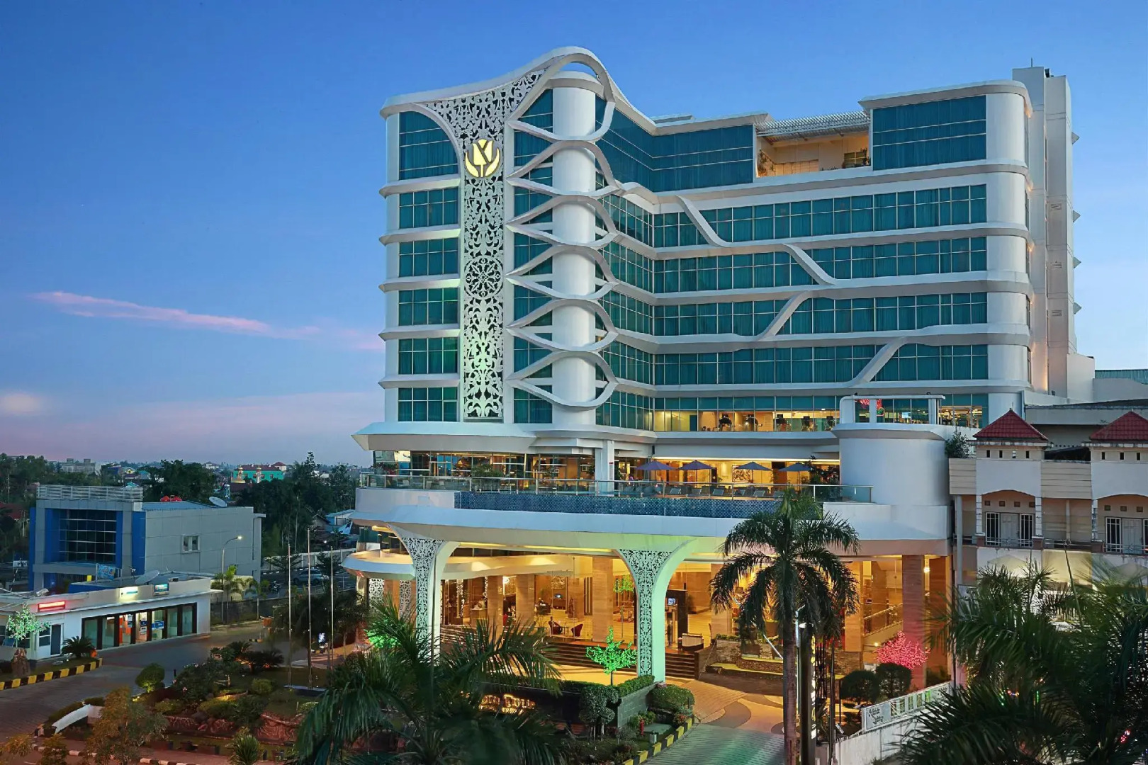 Golden Tulip Galaxy Hotel