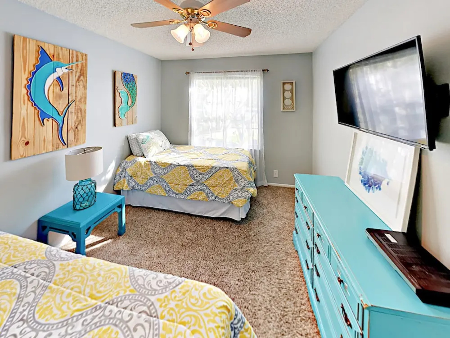 1465 Brier Home - 3 Br Home