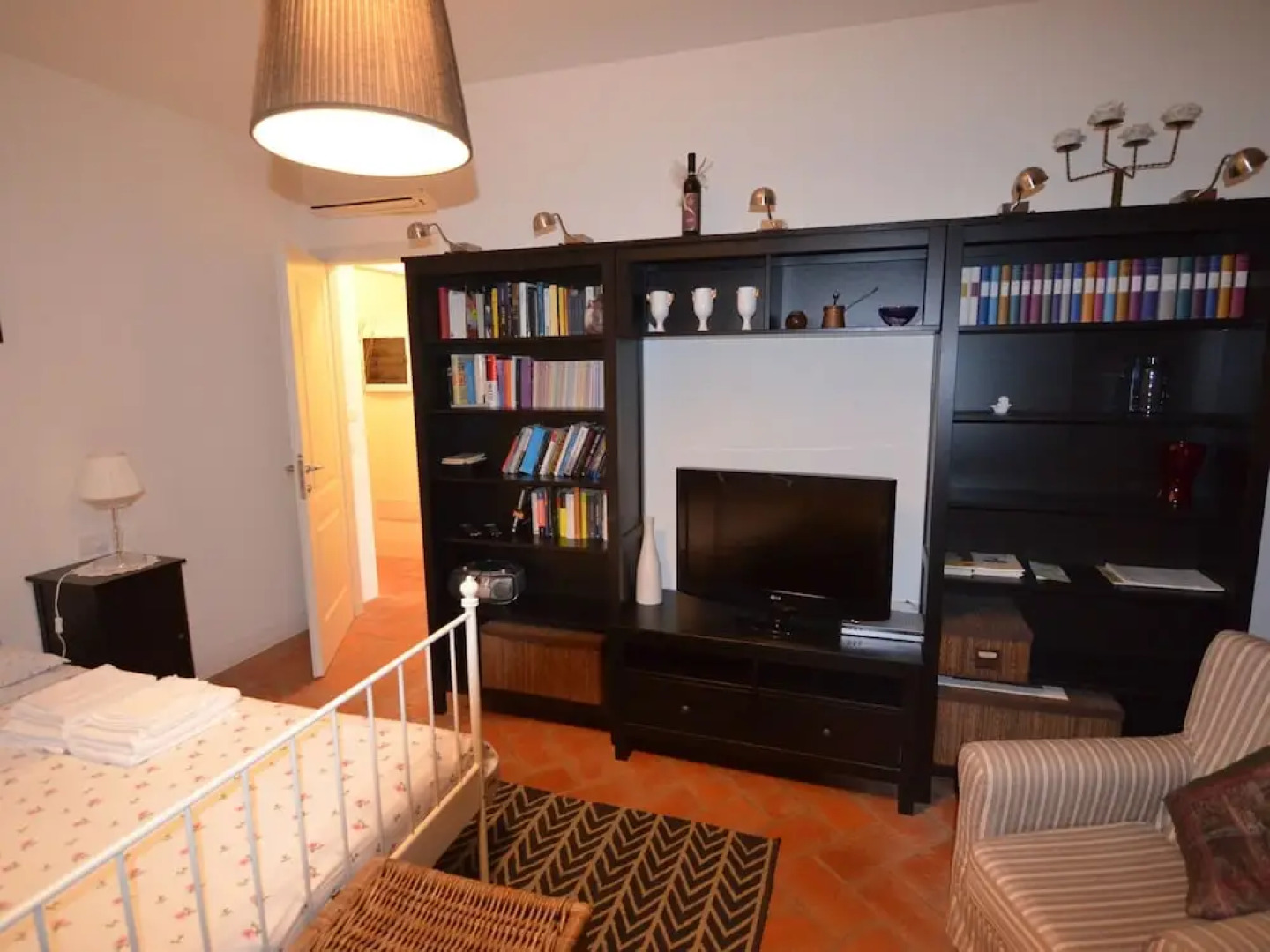 Apartment Amidst Vineyards & Blue Skies