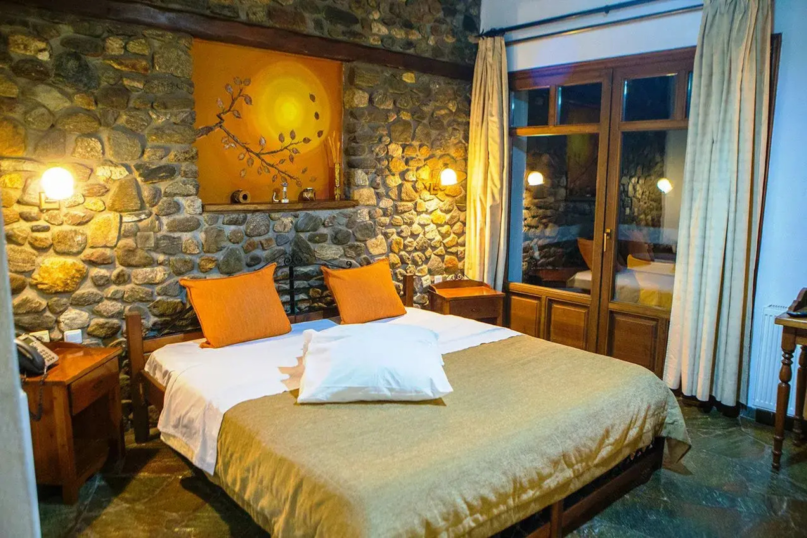 Oikoperiigitis Hotel