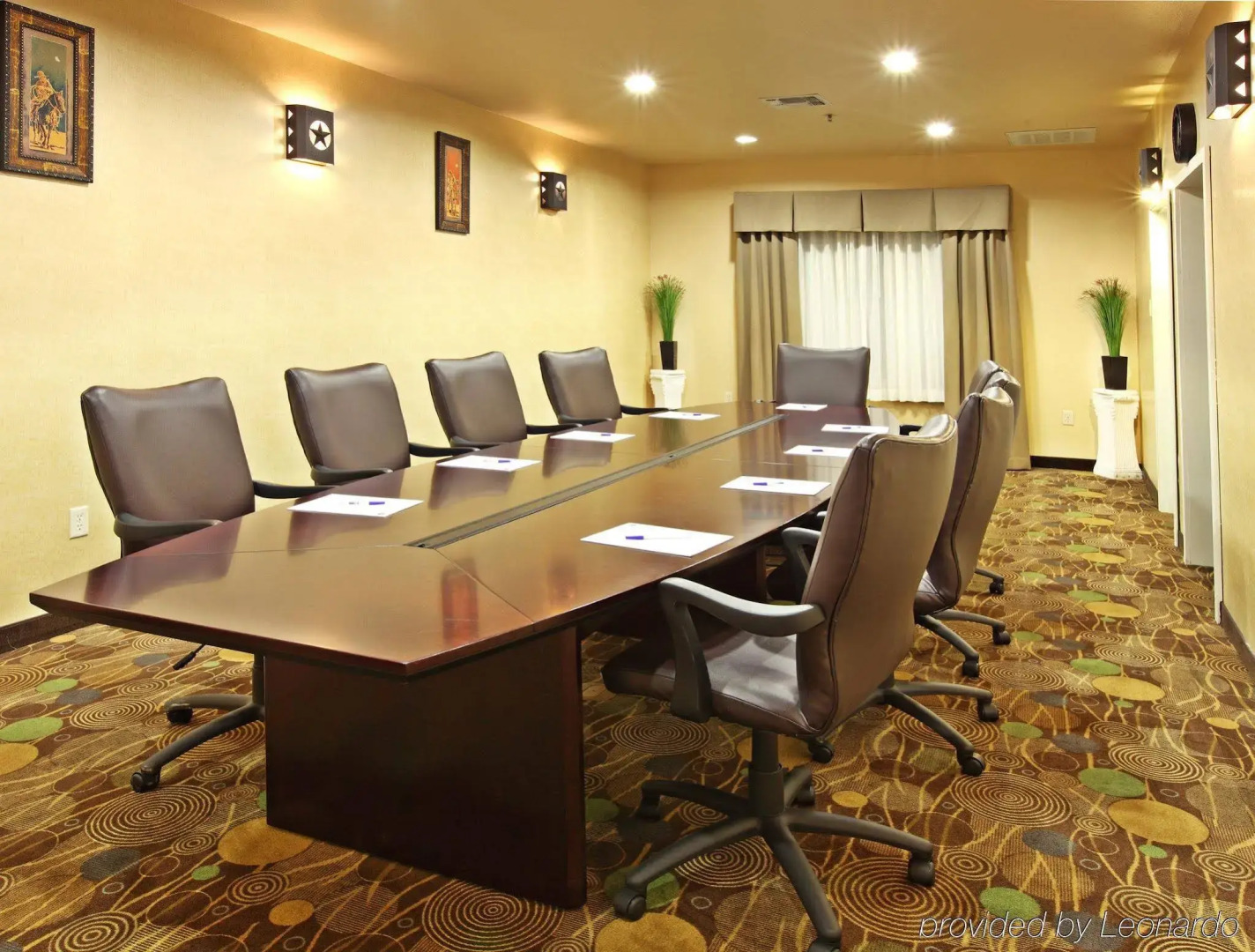 Holiday Inn Express & Suites Marshall by IHG