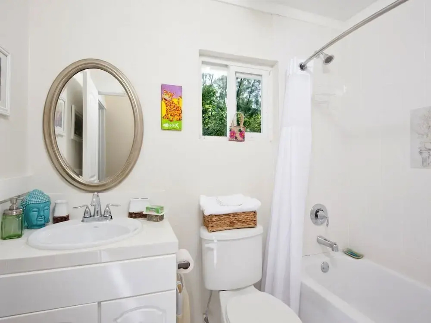 Seaside Escape: Luxury Beach House With Ocean Views