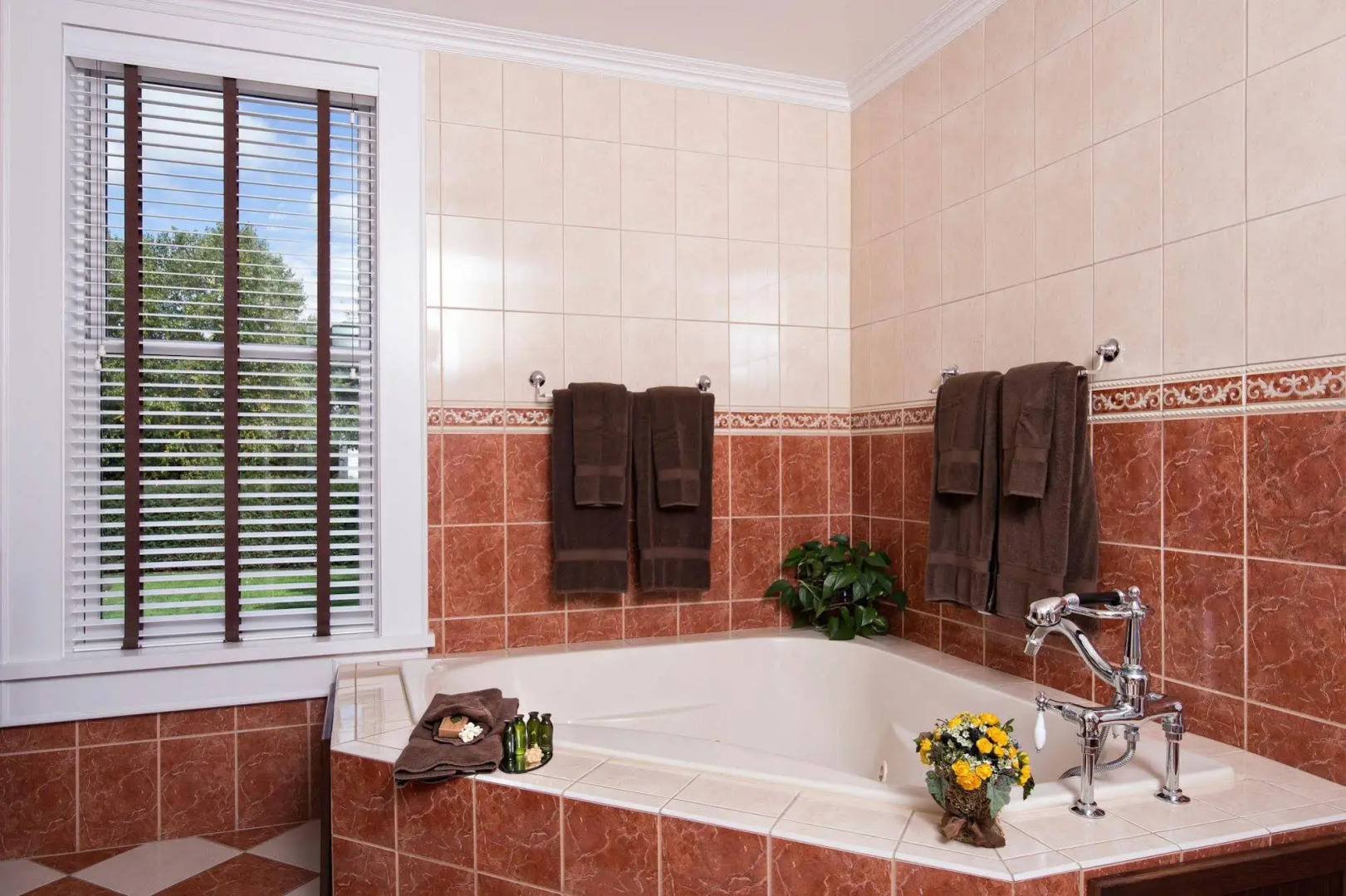 The Guest House Inn on Courthouse Square