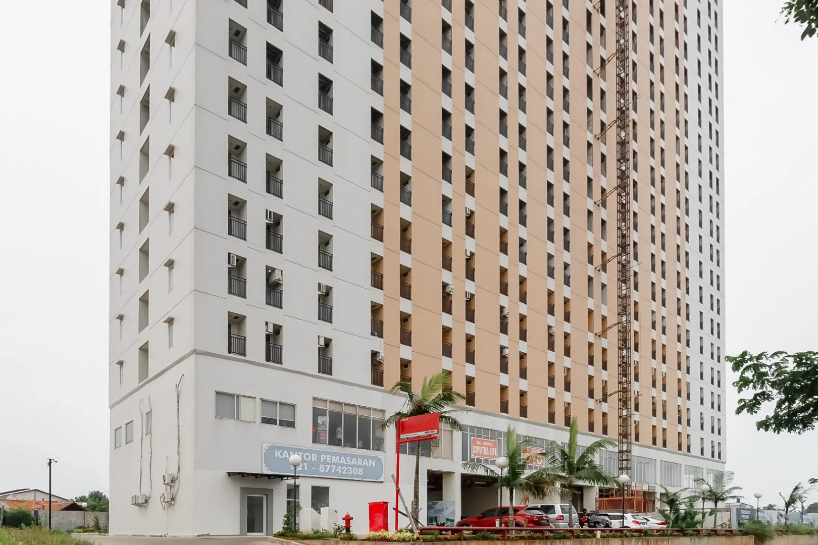 RedDoorz Apartment Syariah @ Green Lake View Cimanggis