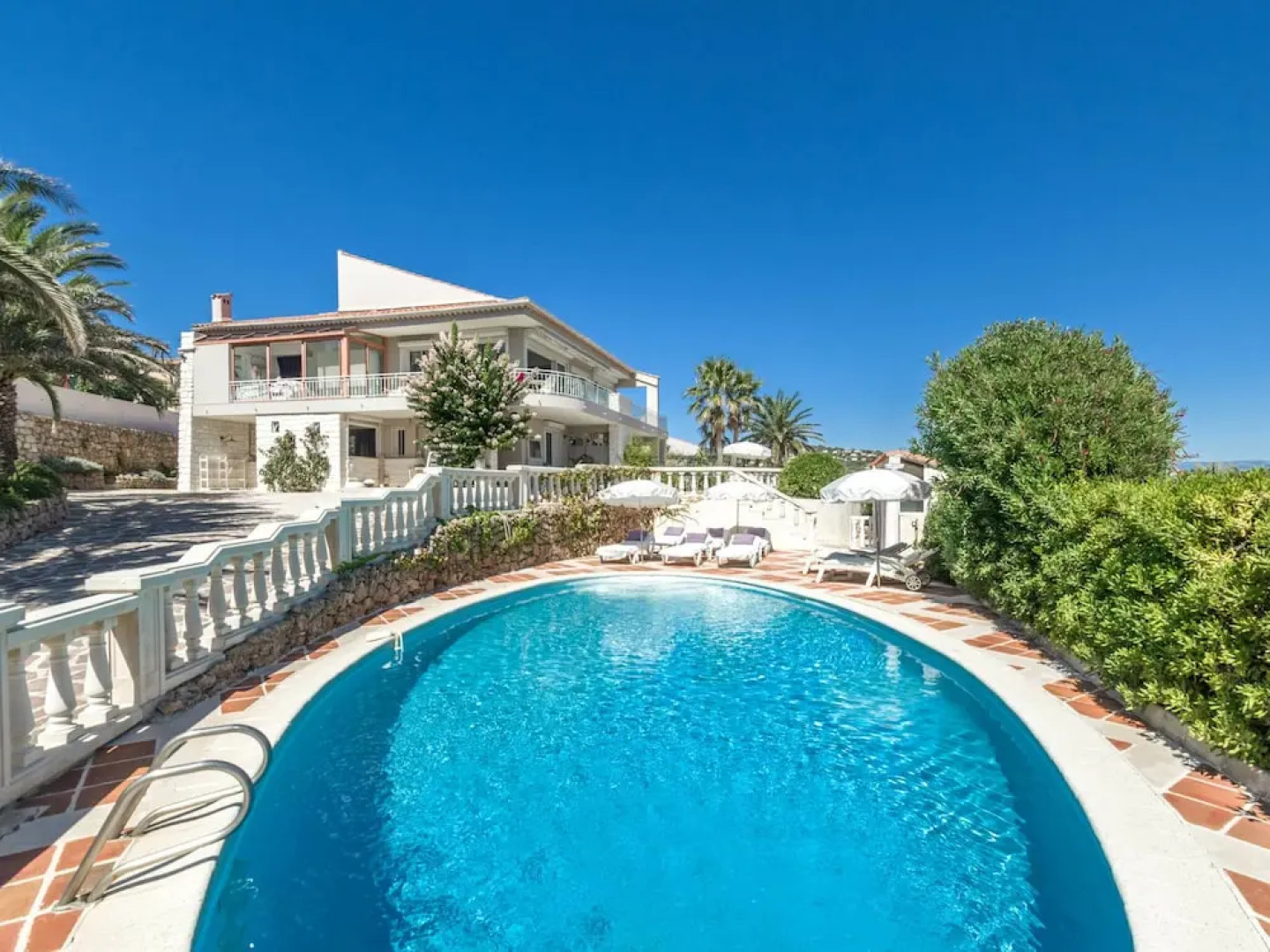 Luxury Villa with Jacuzzi in Les Issambres