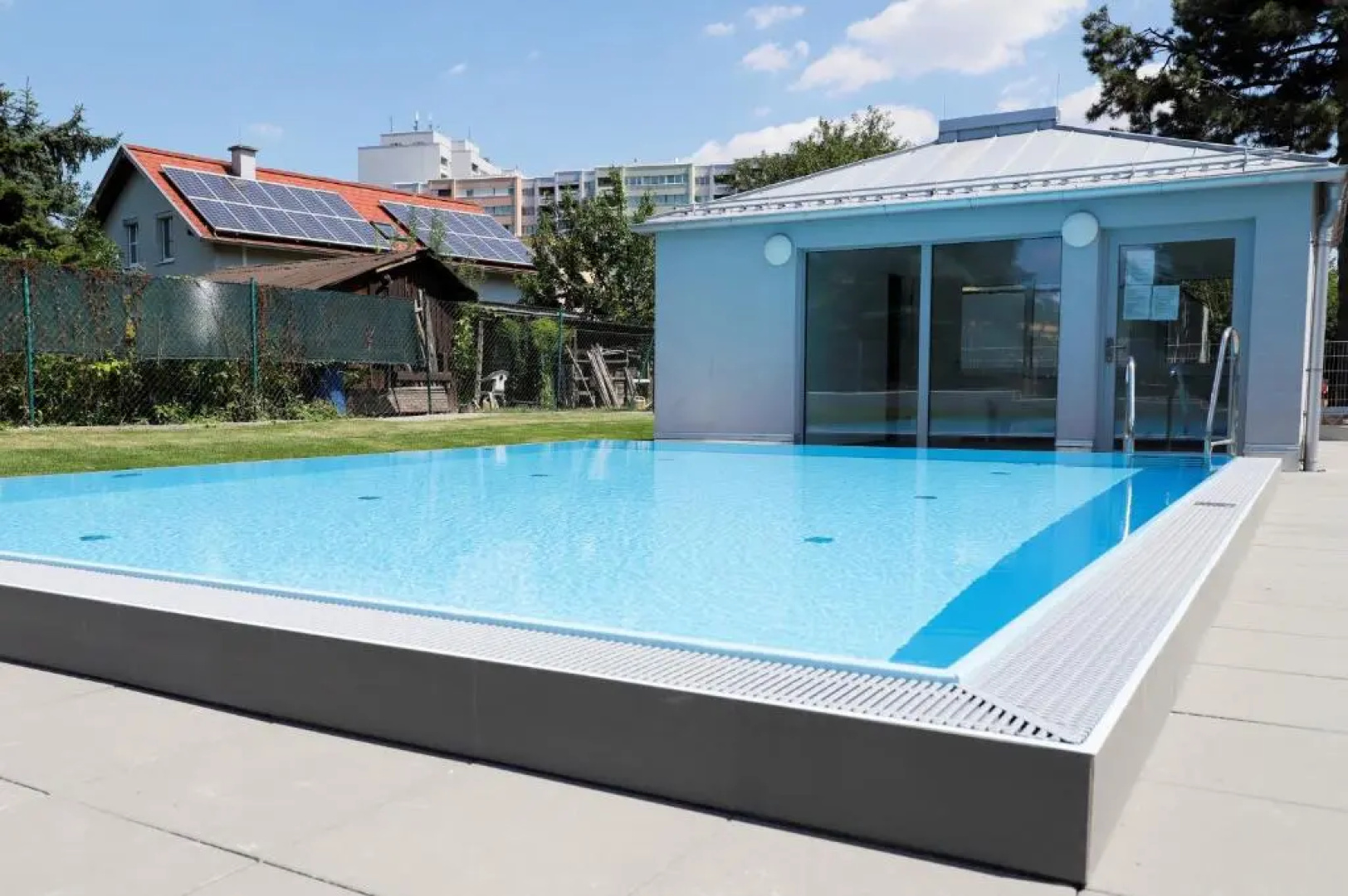 Dream Getaway Apartment with Jacuzzi and Pool