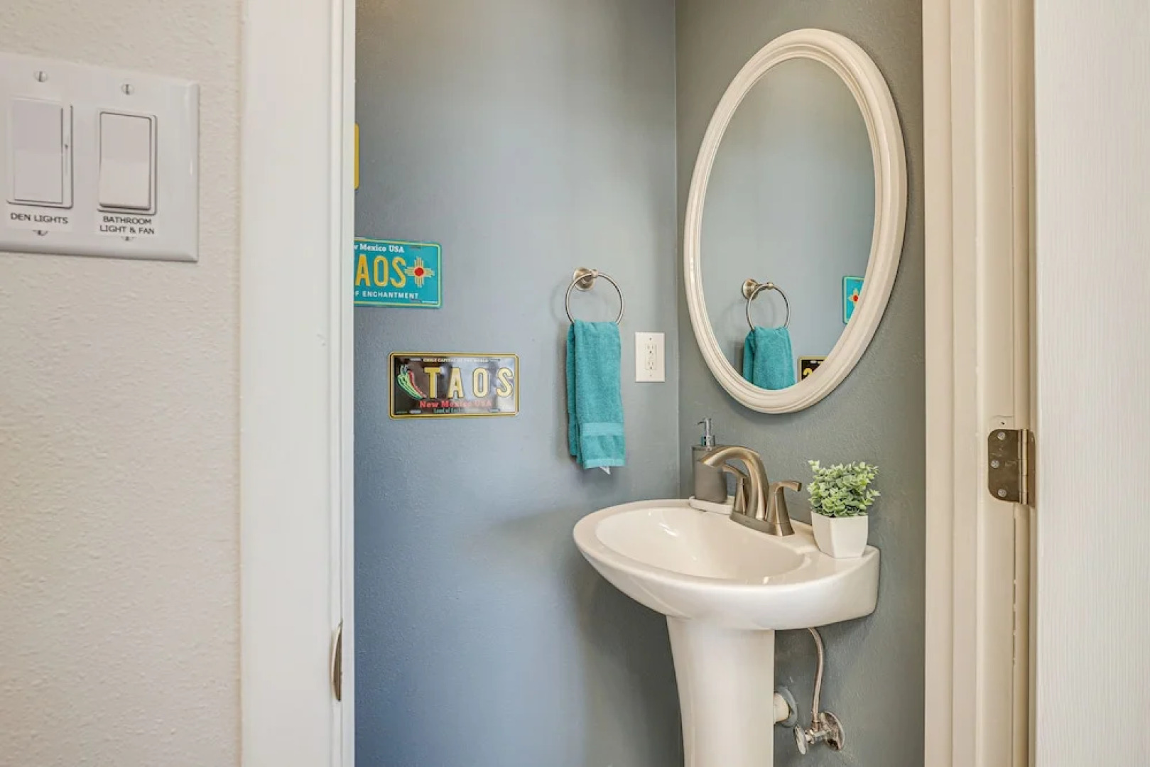 Taos Home w/ Private Hot Tub, Sauna & Gas Grill!