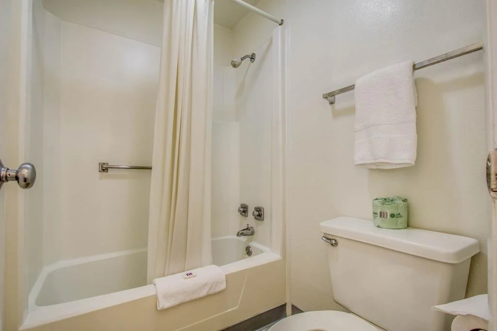 Travelodge by Wyndham Lansing