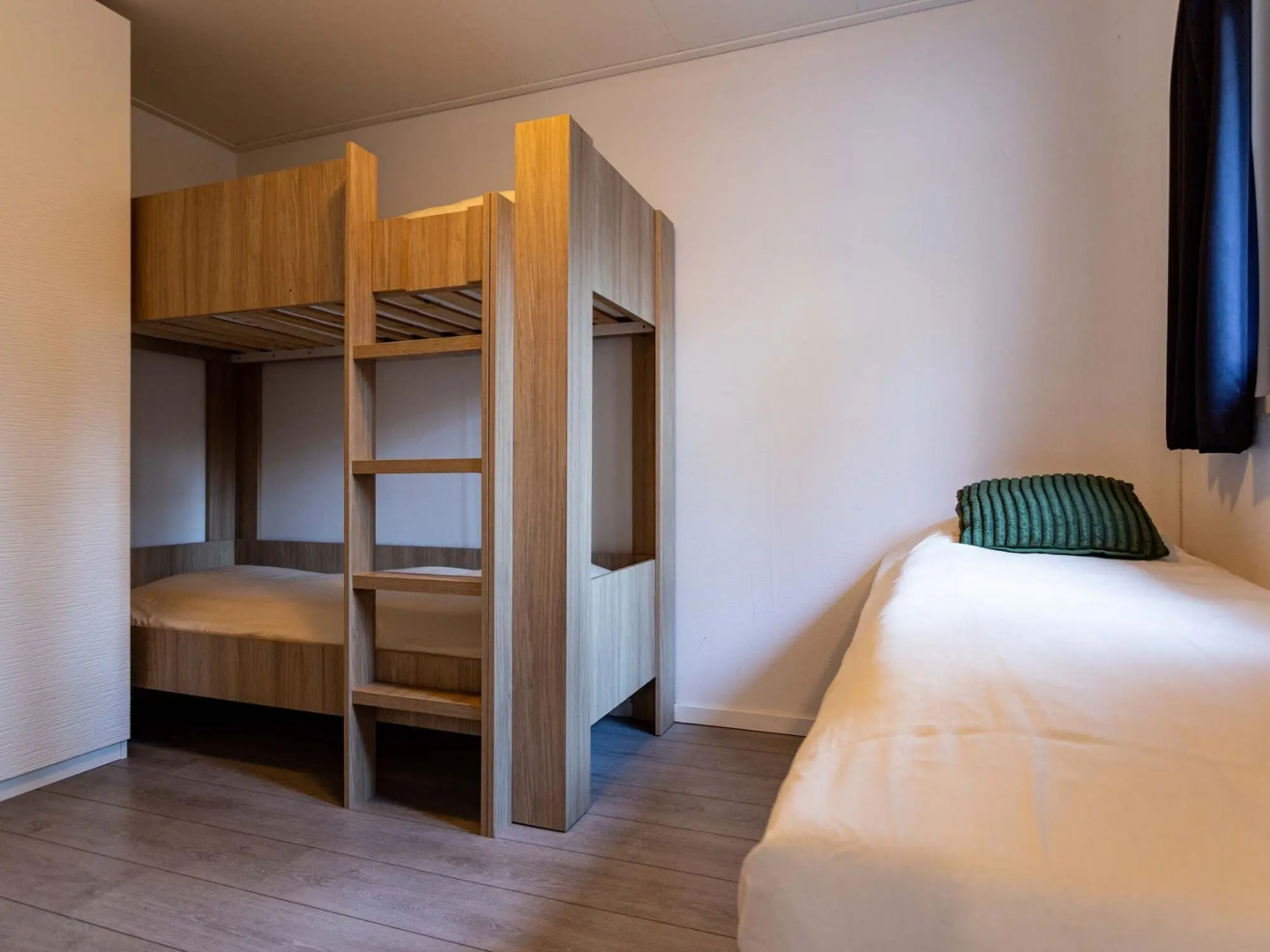 Comfortable chalet with outdoor sauna, near De Veluwe