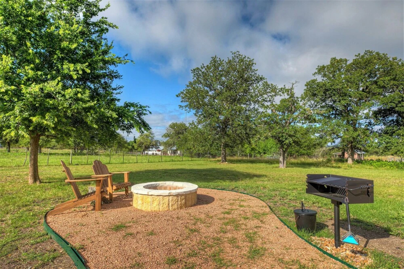 Luxurious and Intimate Cottage in FredWine Country