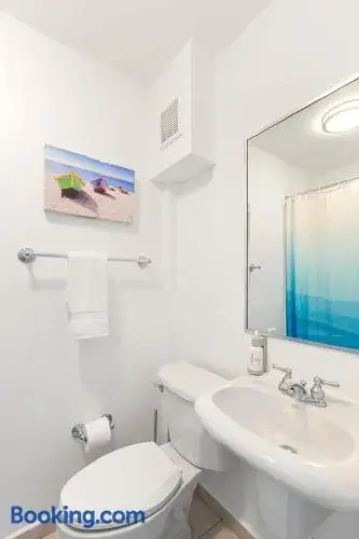 Ocean View Penthouse With Pool, Beachfront Complex 2 Bedroom Apts by Redawning