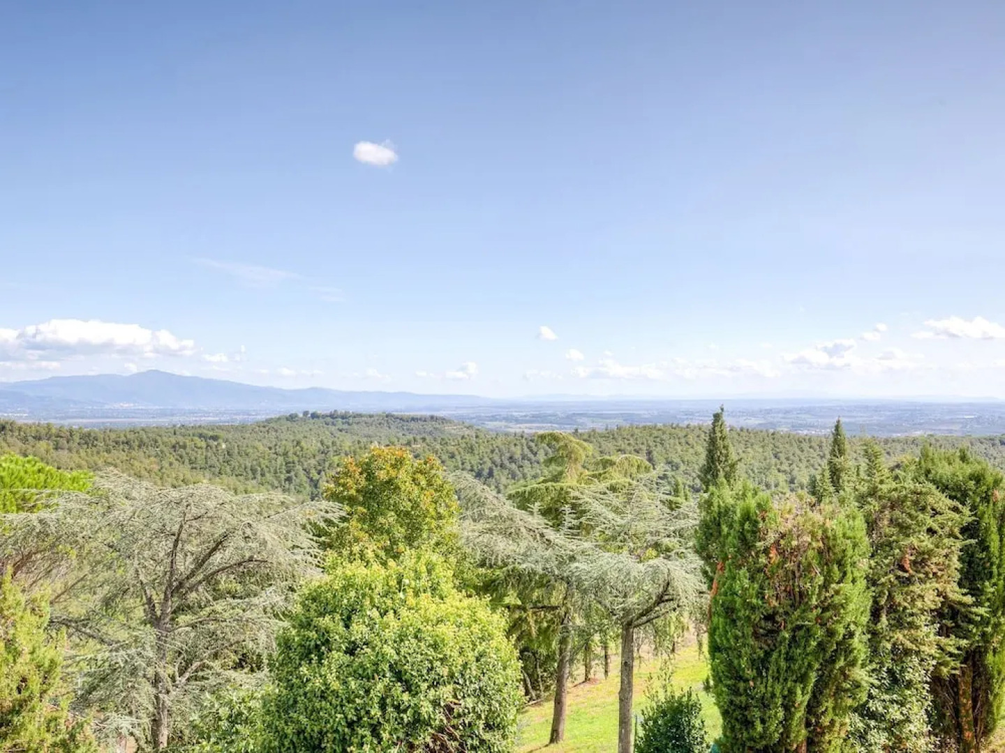 A Beautiful, Traditional Tuscan Hamlet in the Hills