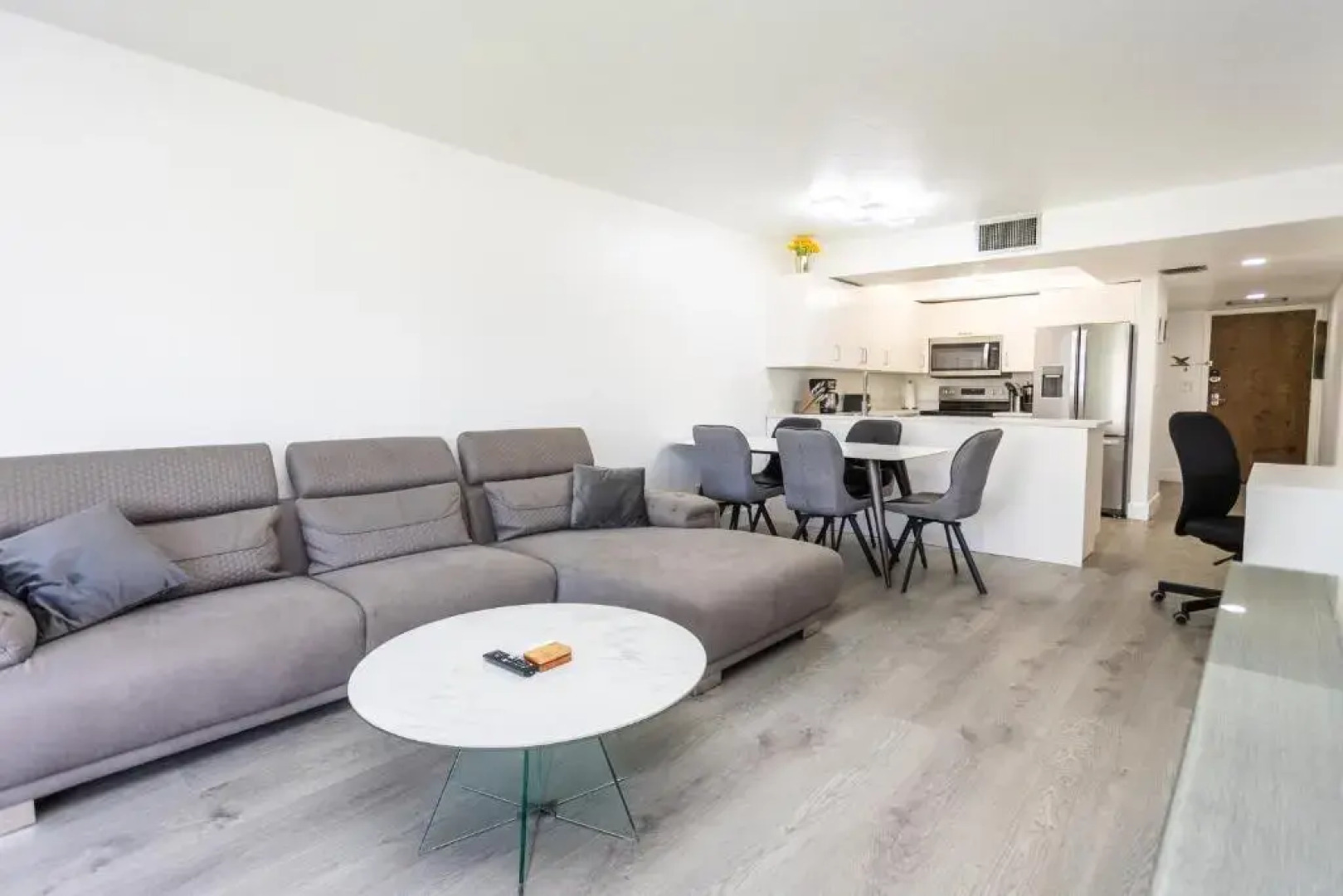 Bass & Sun Condominium 2/2 Bedroom