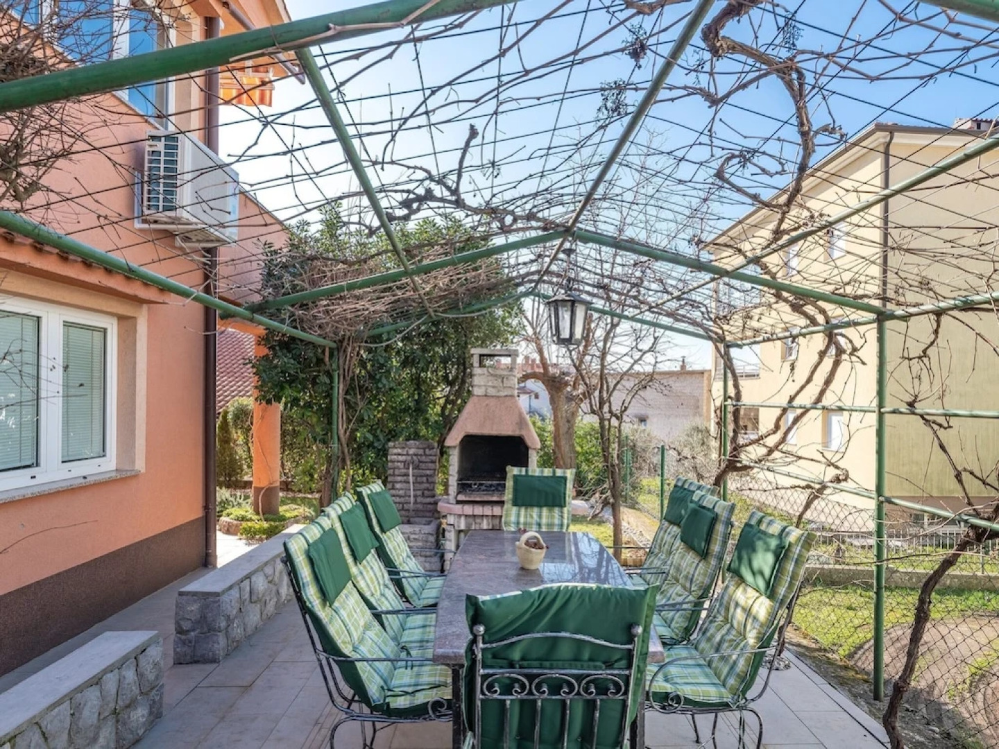 Plush Apartment in Rijeka with Hot Tub near Sea