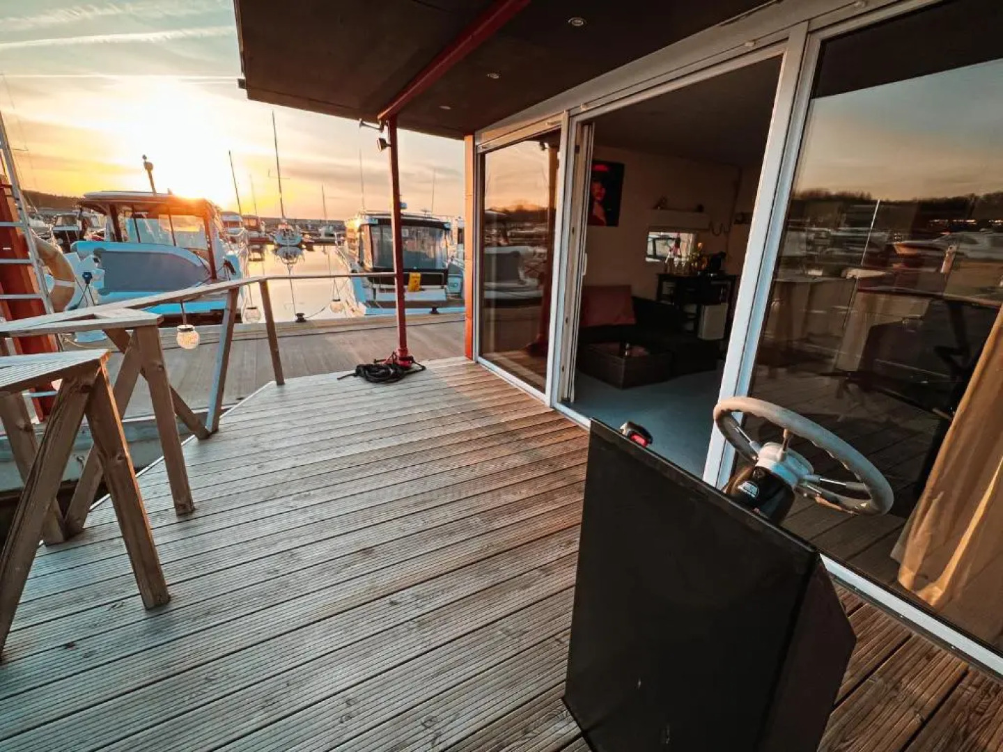 Cozy Floating house with sauna