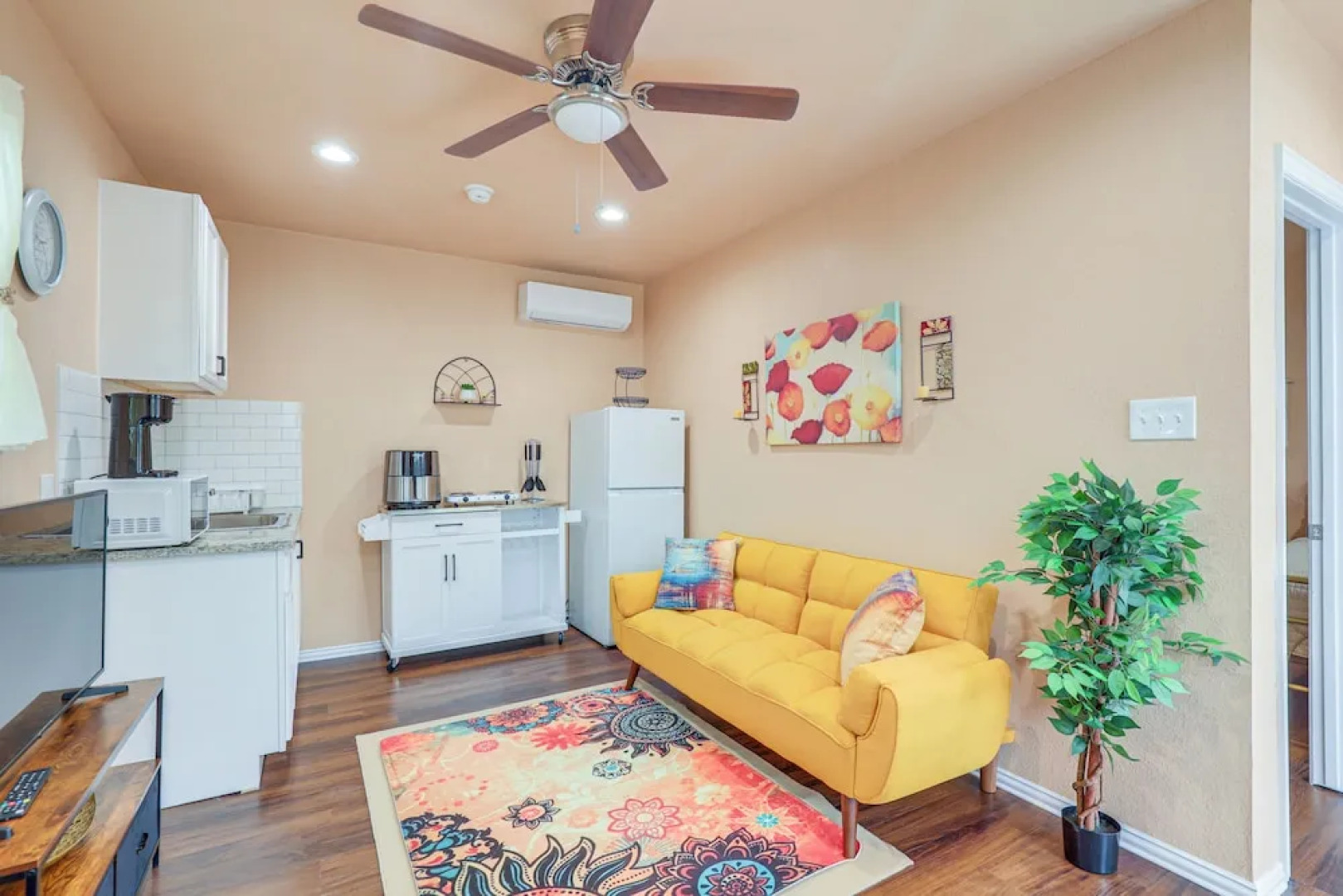 Seagoville Cottage w/ Yard - 15 Mi to Fair Park!