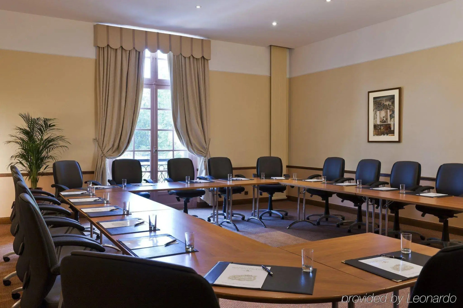 Château Jeanne & the Forest - Château de Montvillargenne