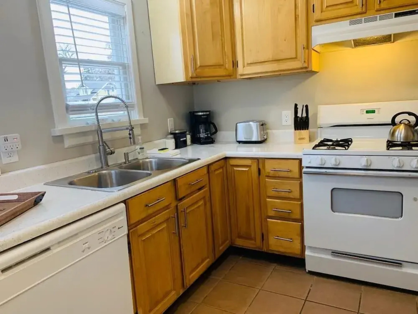 Stunning Bungalow next to UNC - Free Cruiser Bikes!