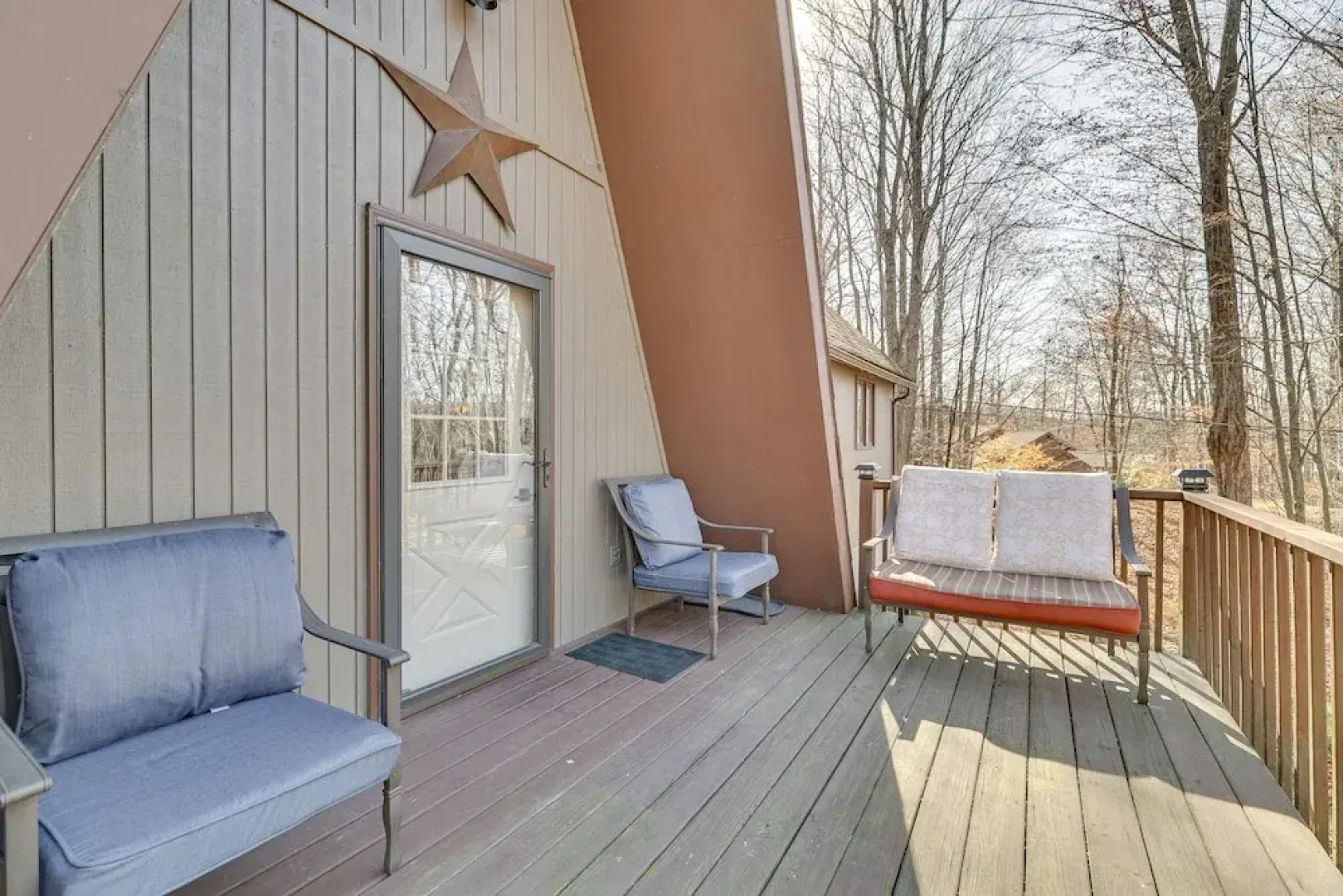 Peaceful Pocono Lake Cabin: Walk to Pine Lake!