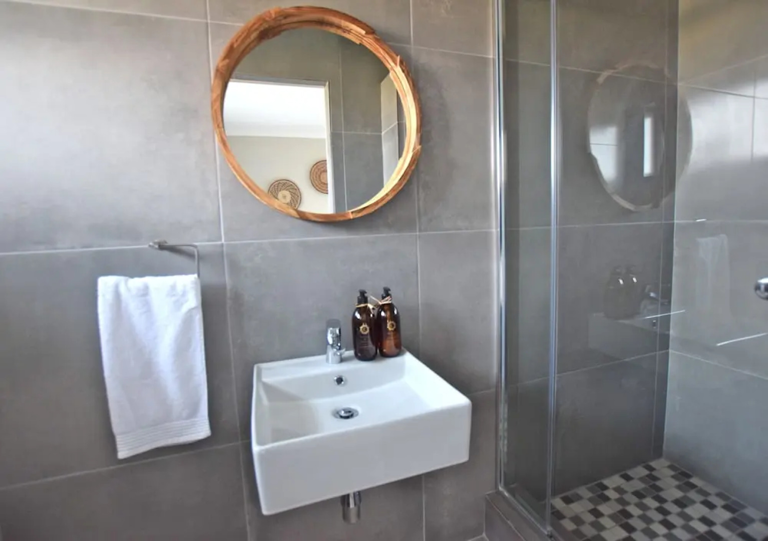 Dolphin House Apartments