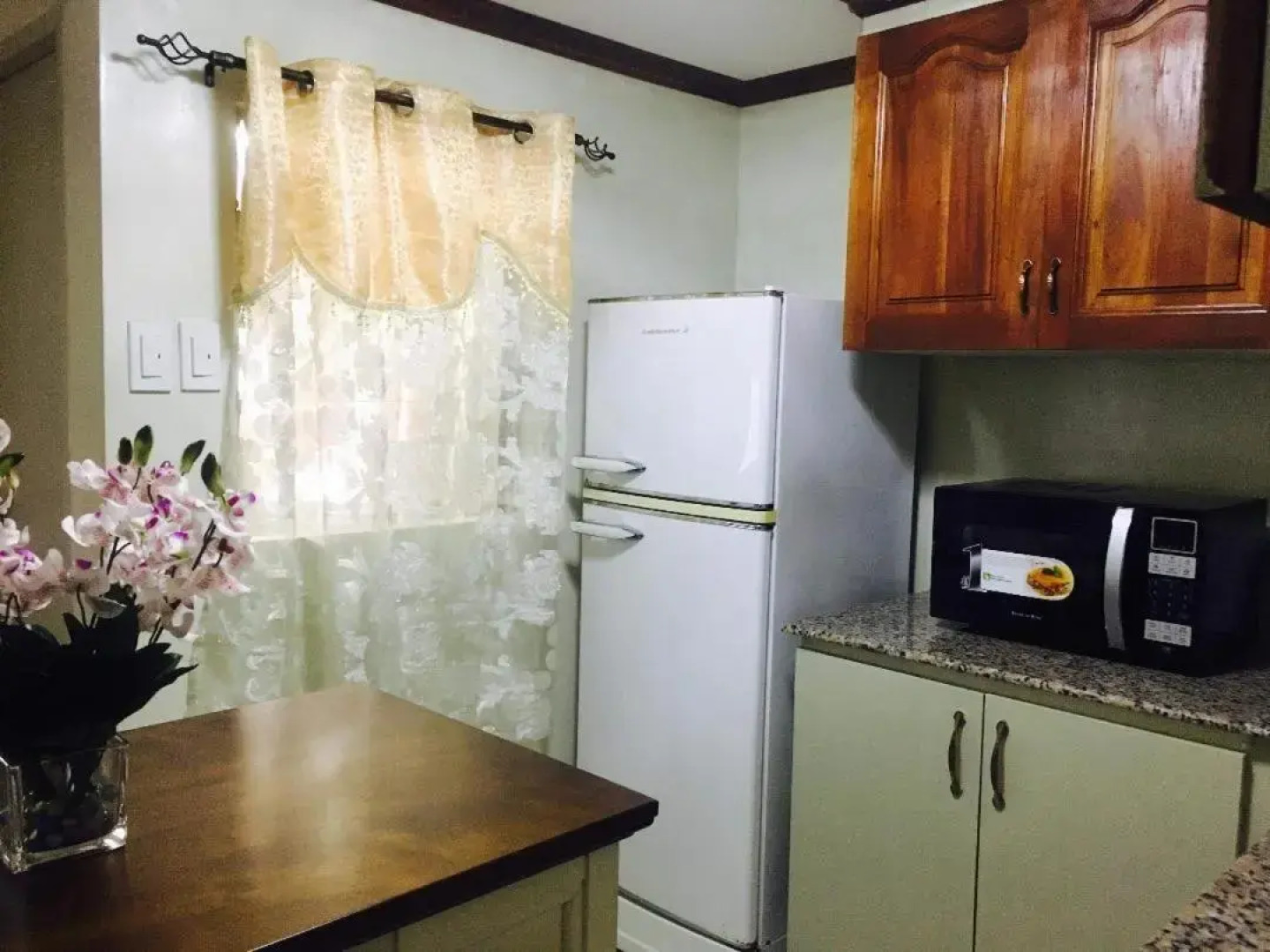 Affordable 2 BR 2 BA w/ Skycable, Netflix, & Amazon Prime