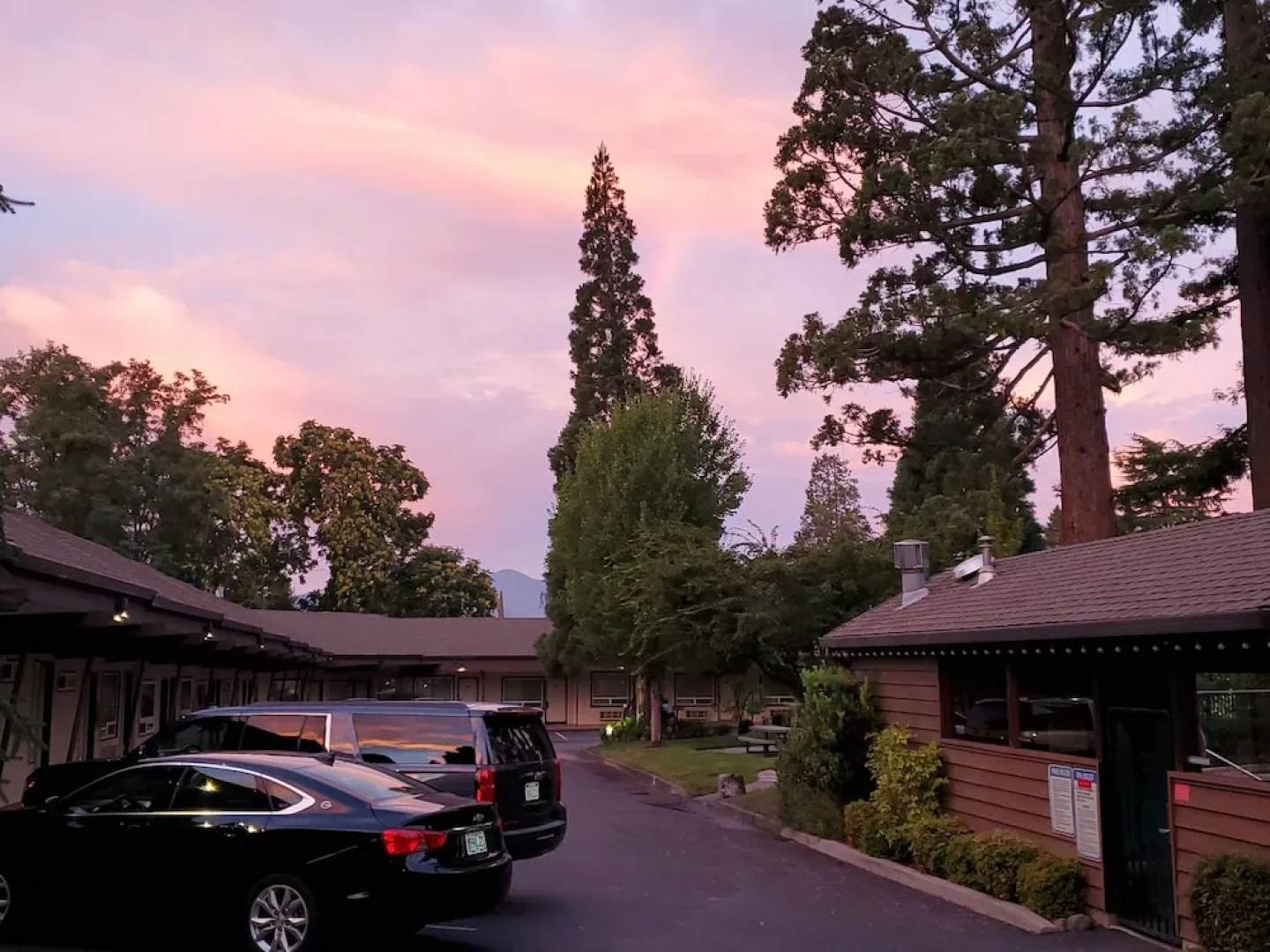 Redwood Garden Inn