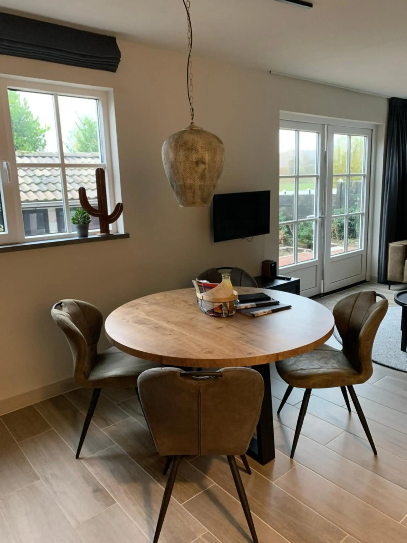 Dijkhofje, dichtbij strand, zee en meer.