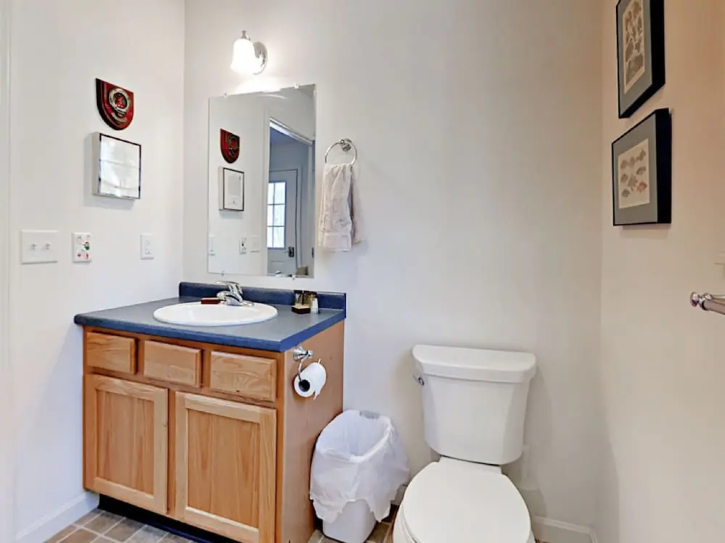 79 Middle Rd Home 3 Bedrooms 2.5 Bathrooms Home