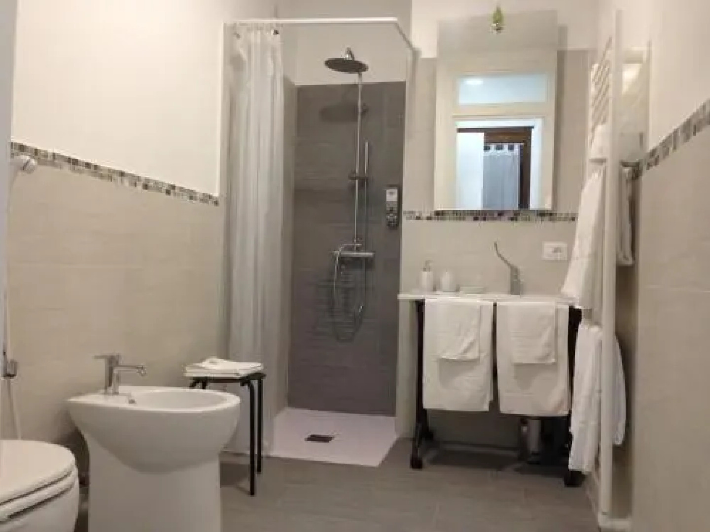 La Valeriana Farm Apartments