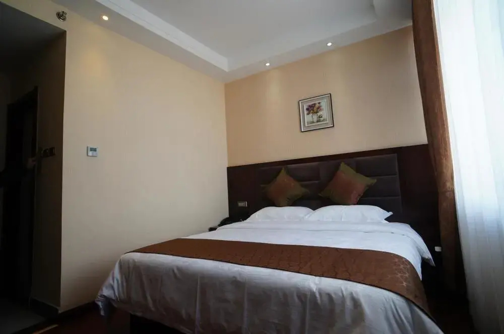 Sunshine Holiday Hotel