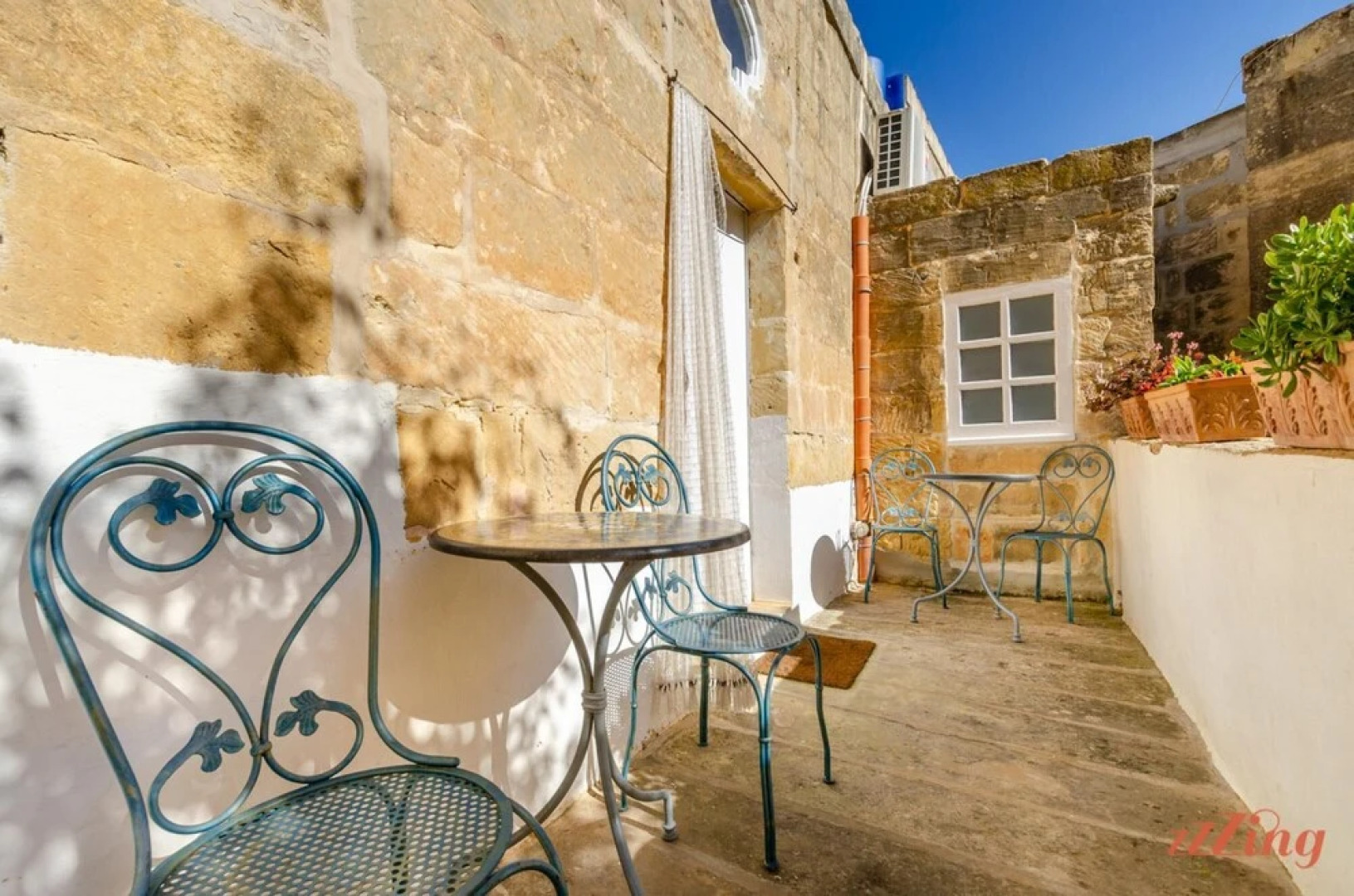 Tranquil Courtyard Retreat in a 1-br Country Home